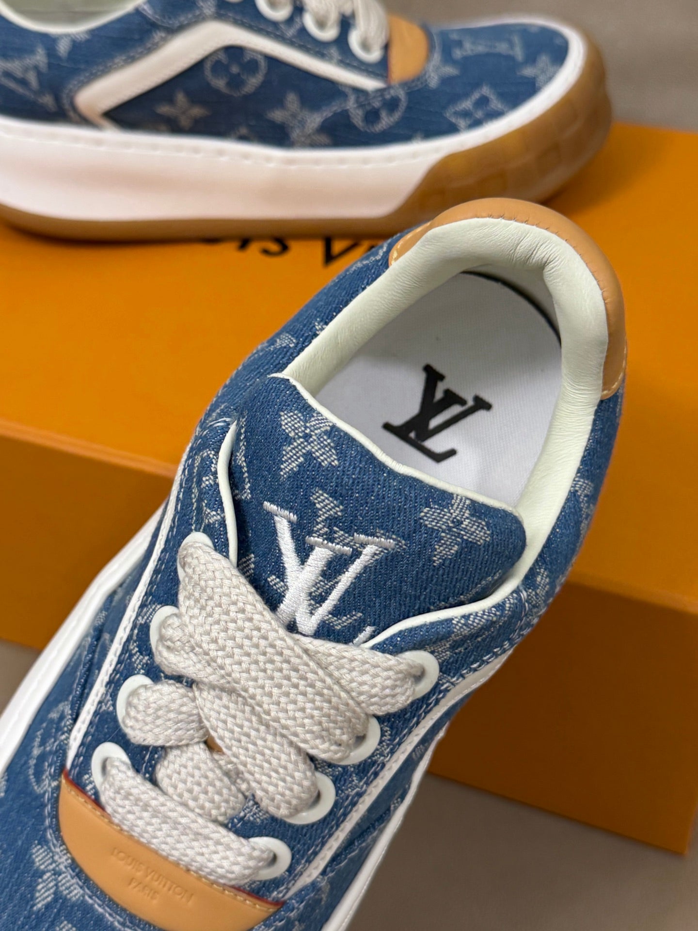 LV 25 Oversized Sneakers Blue Denim 576957