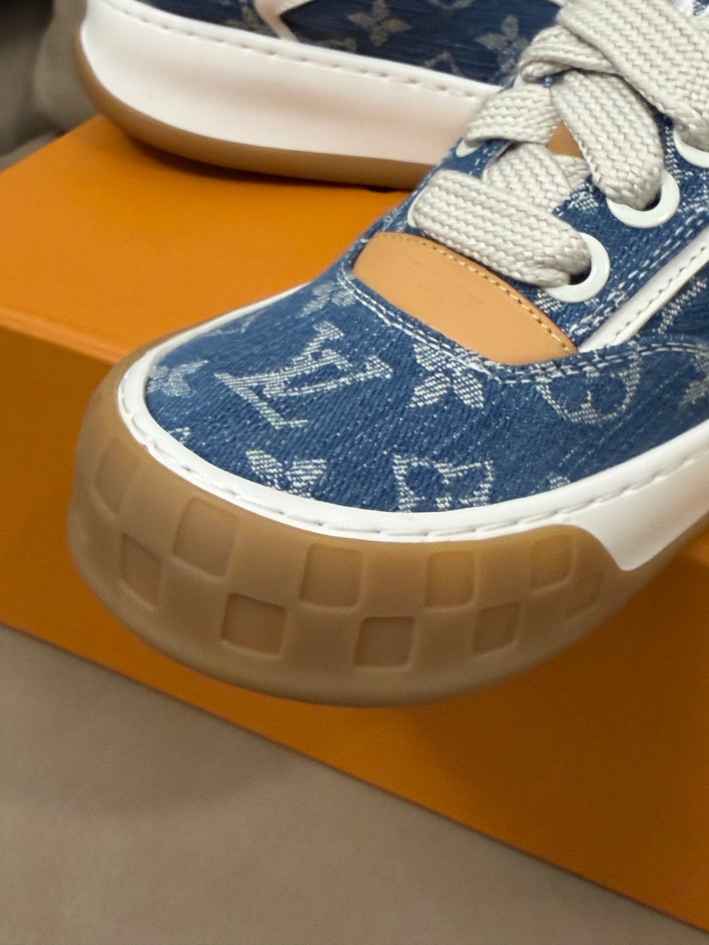 LV 25 Oversized Sneakers Blue Denim 576957