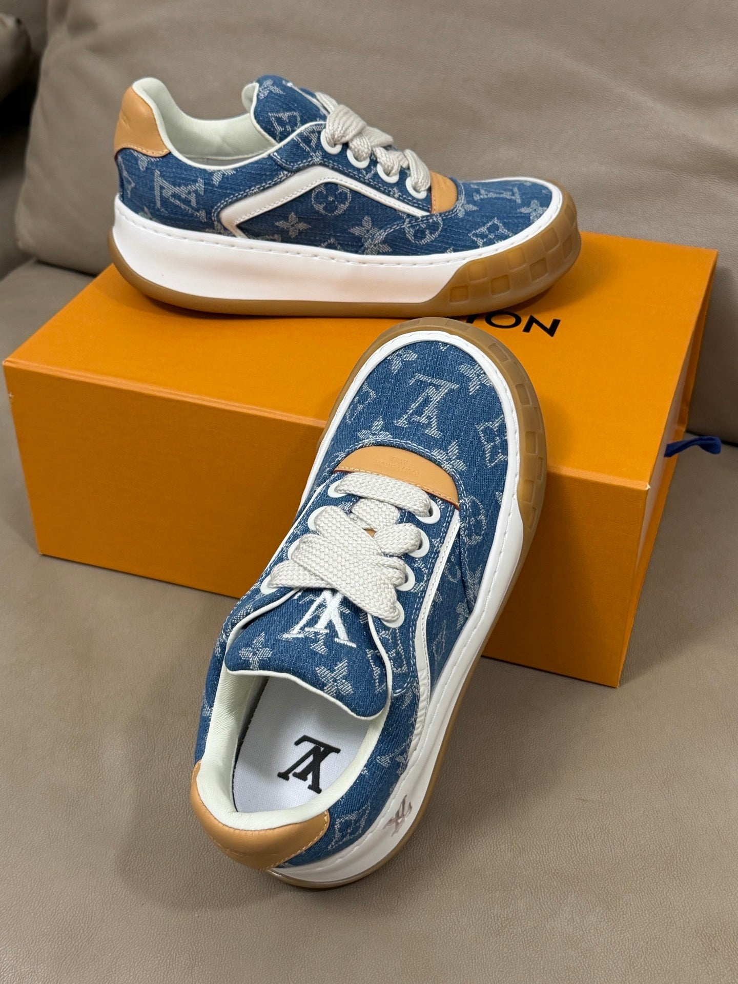 LV 25 Oversized Sneakers Blue Denim 576957