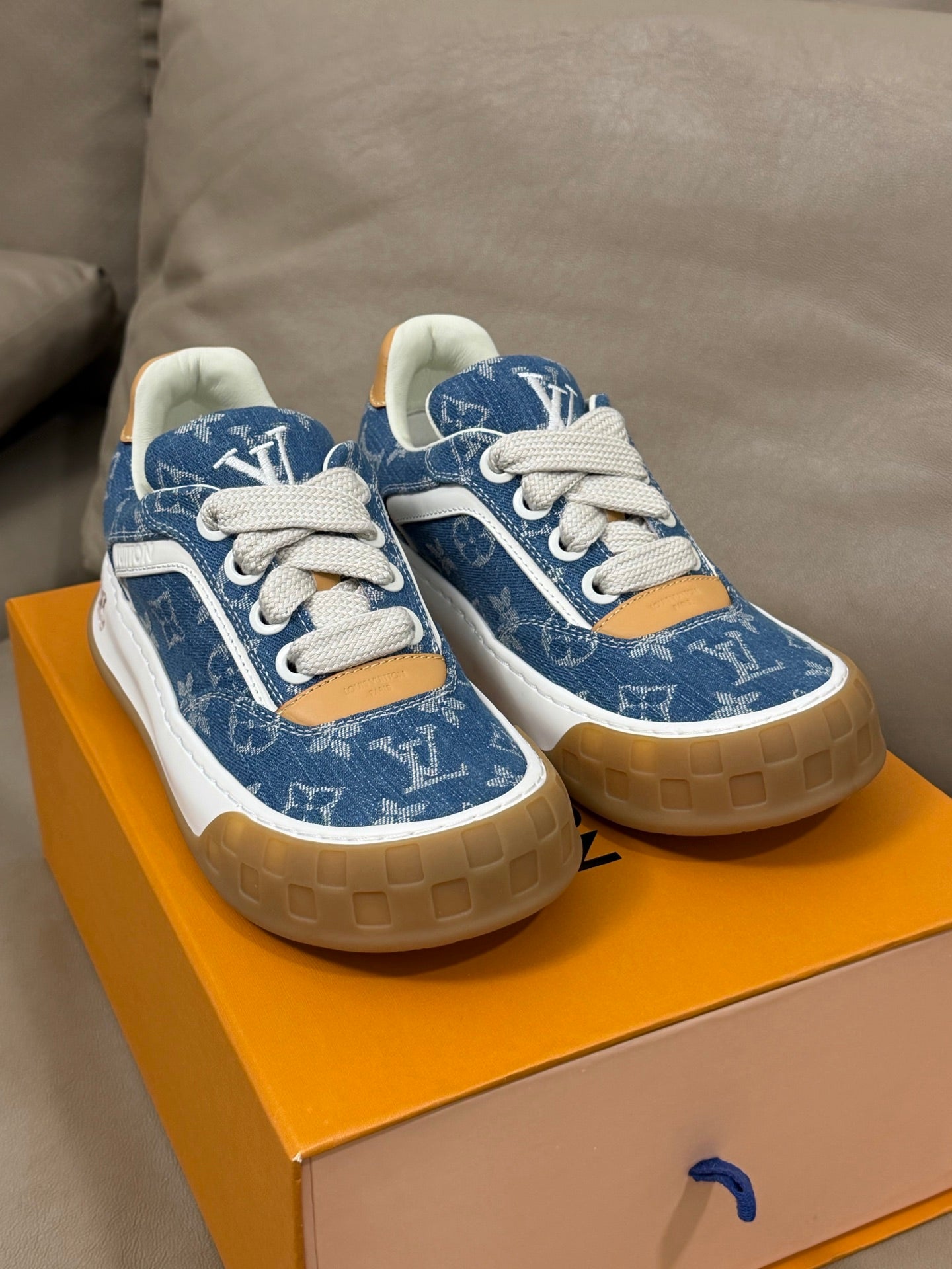 LV 25 Oversized Sneakers Blue Denim 576957