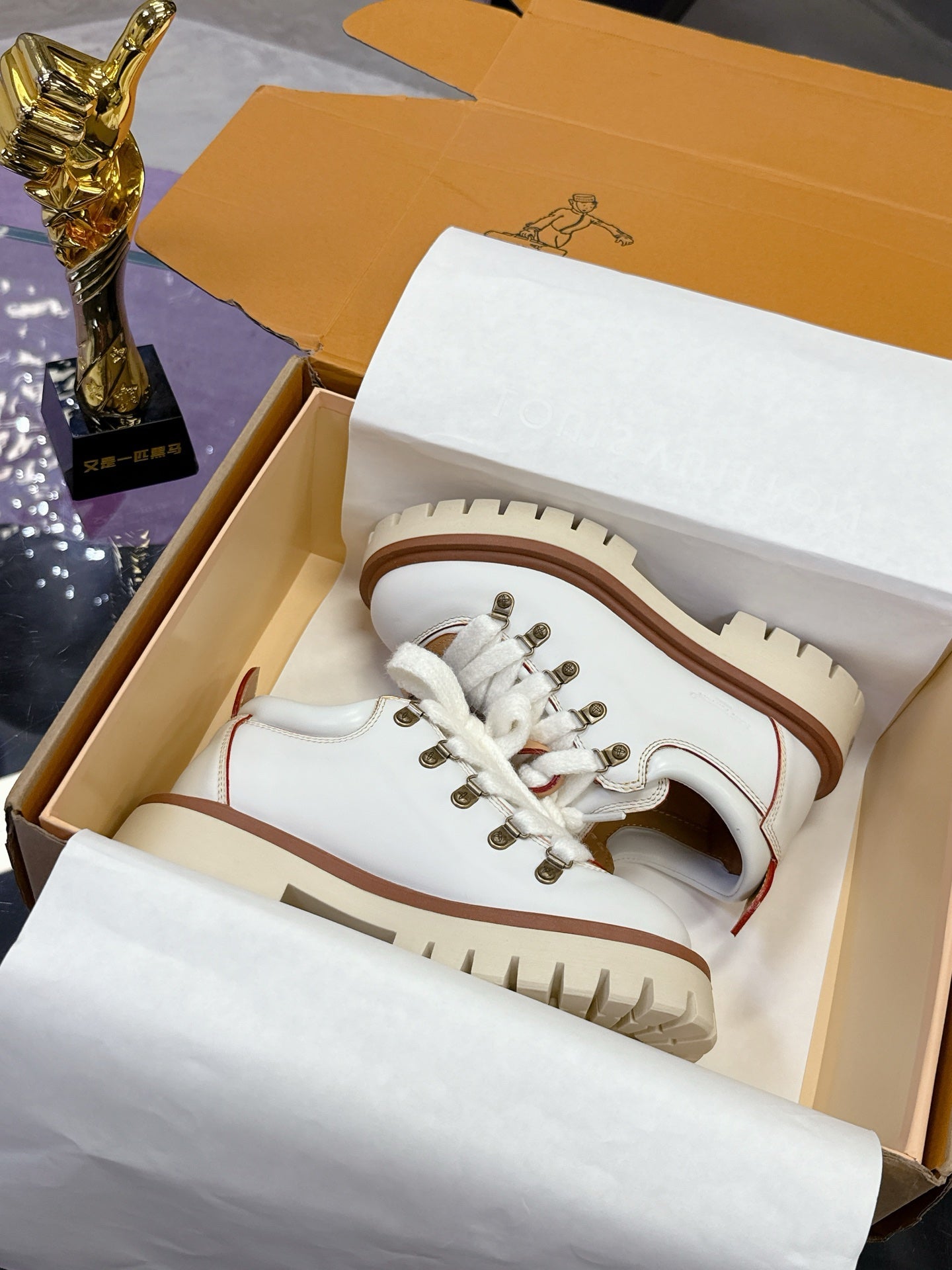 LV 26ss Sneaker White Brown Sheepskin 672128