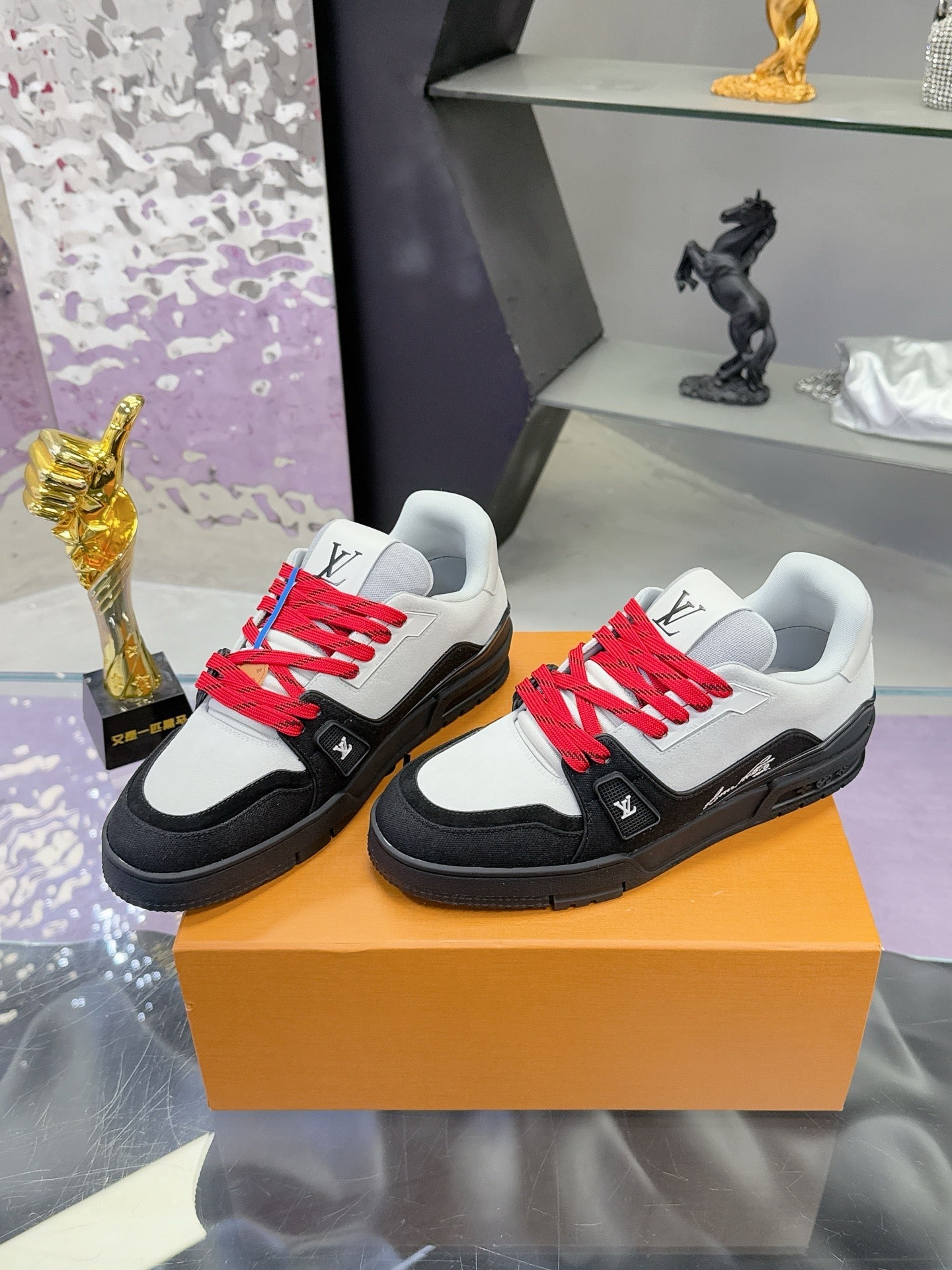 LV x Tyler 26ss Sneaker White Black Red Suede 672139