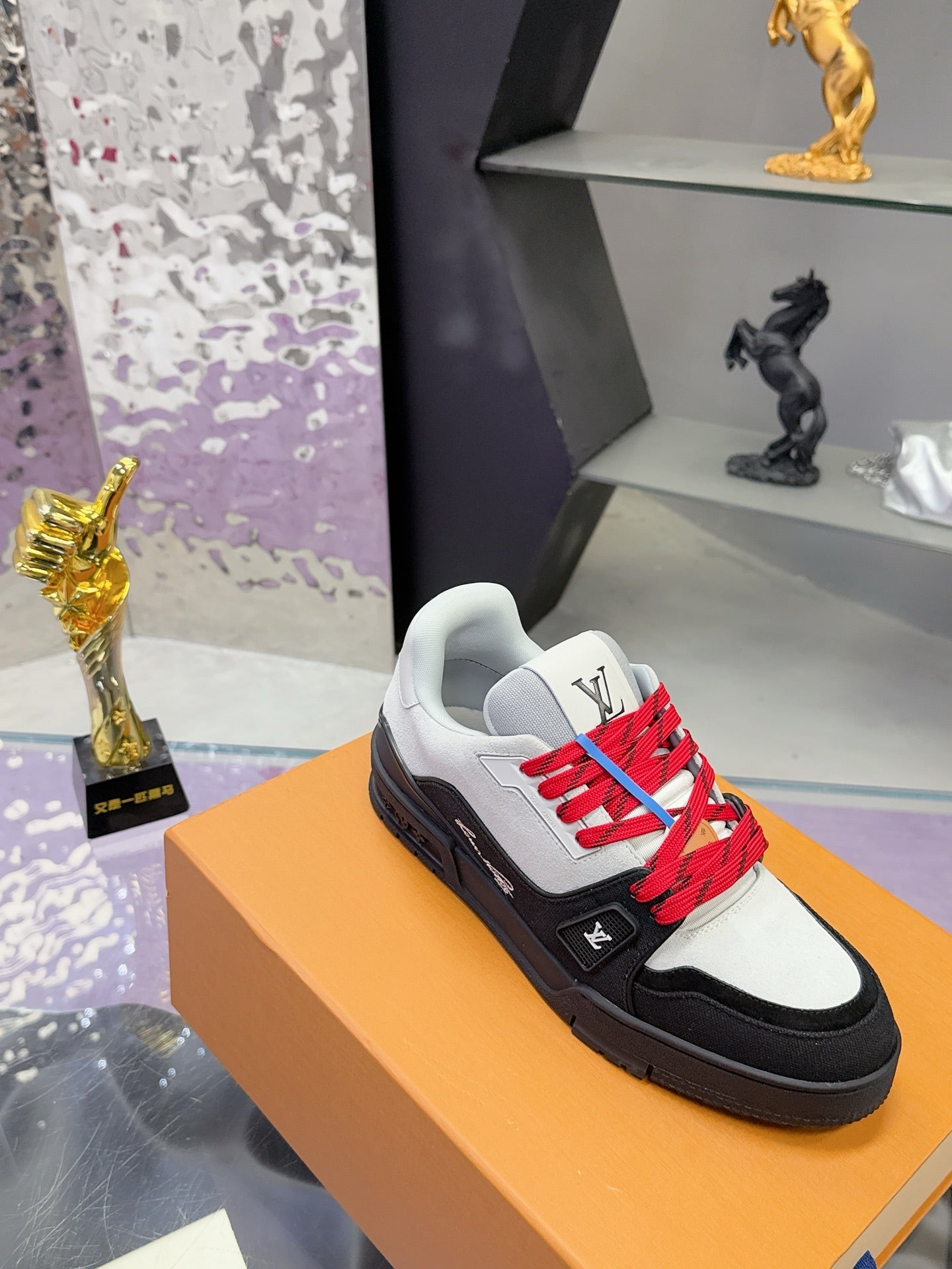 LV x Tyler 26ss Sneaker White Black Red Suede 672139