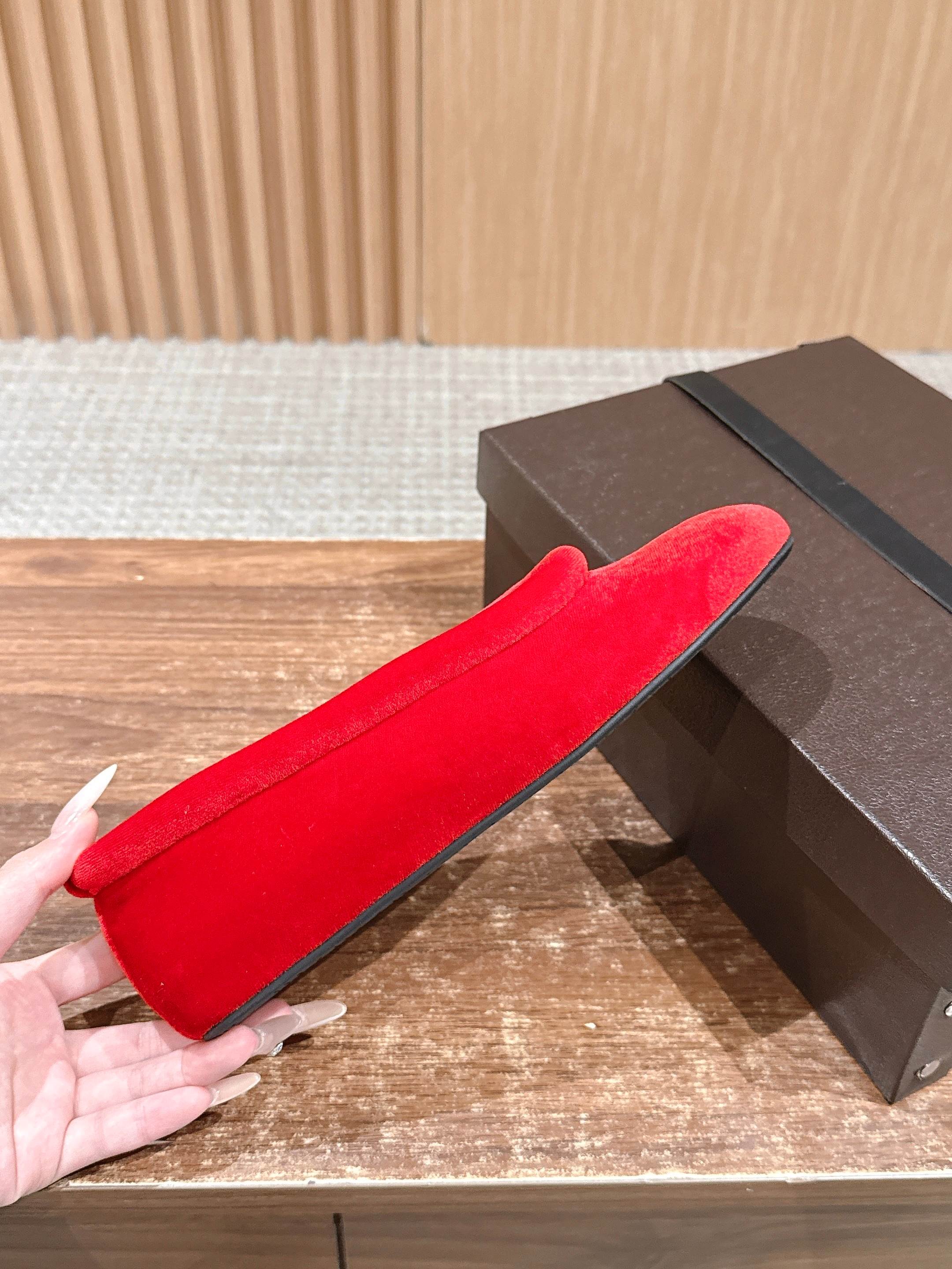 Alaia 2025 Ballet Flat Red Velvet 553857