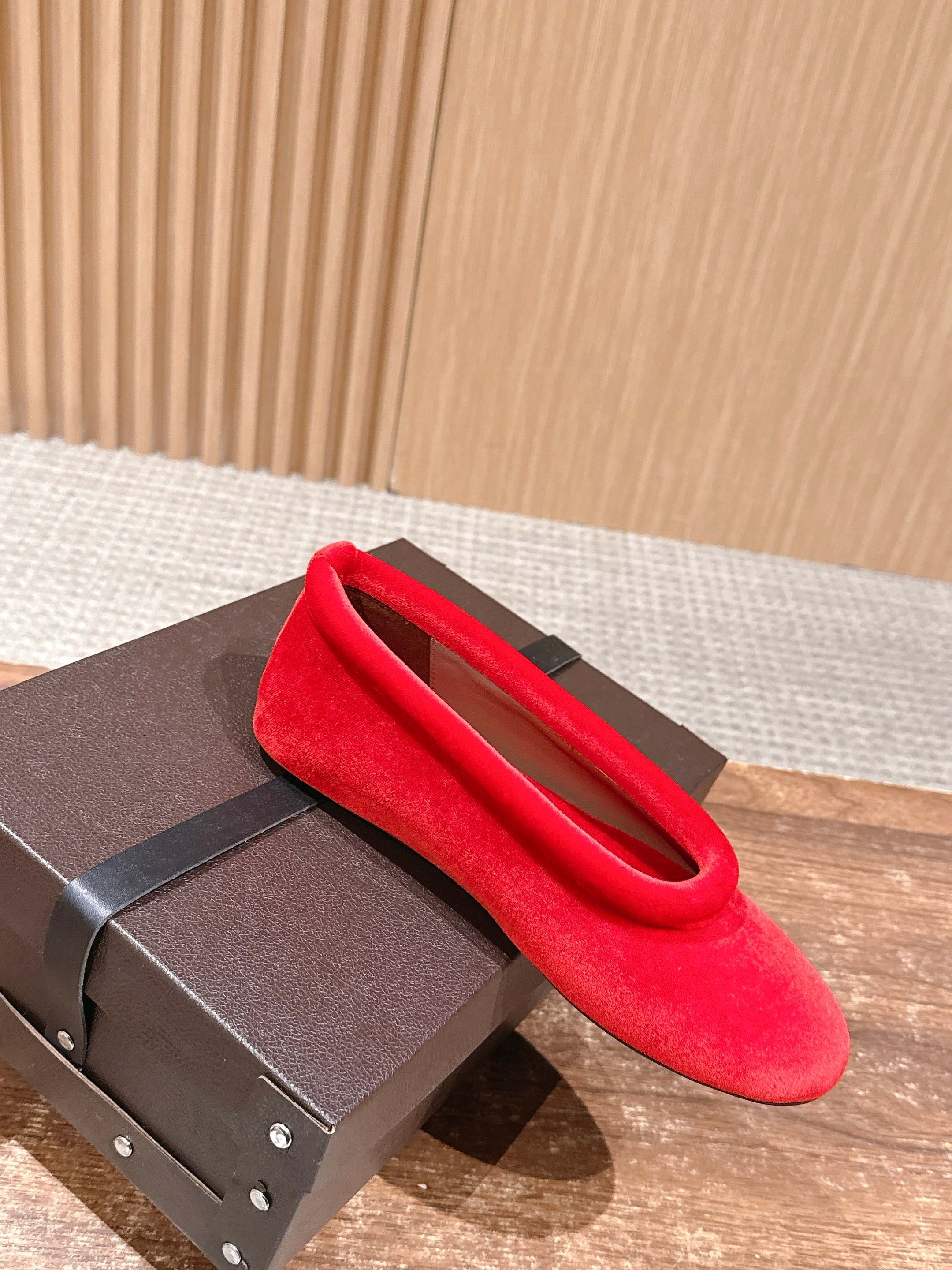 Alaia 2025 Ballet Flat Red Velvet 553857