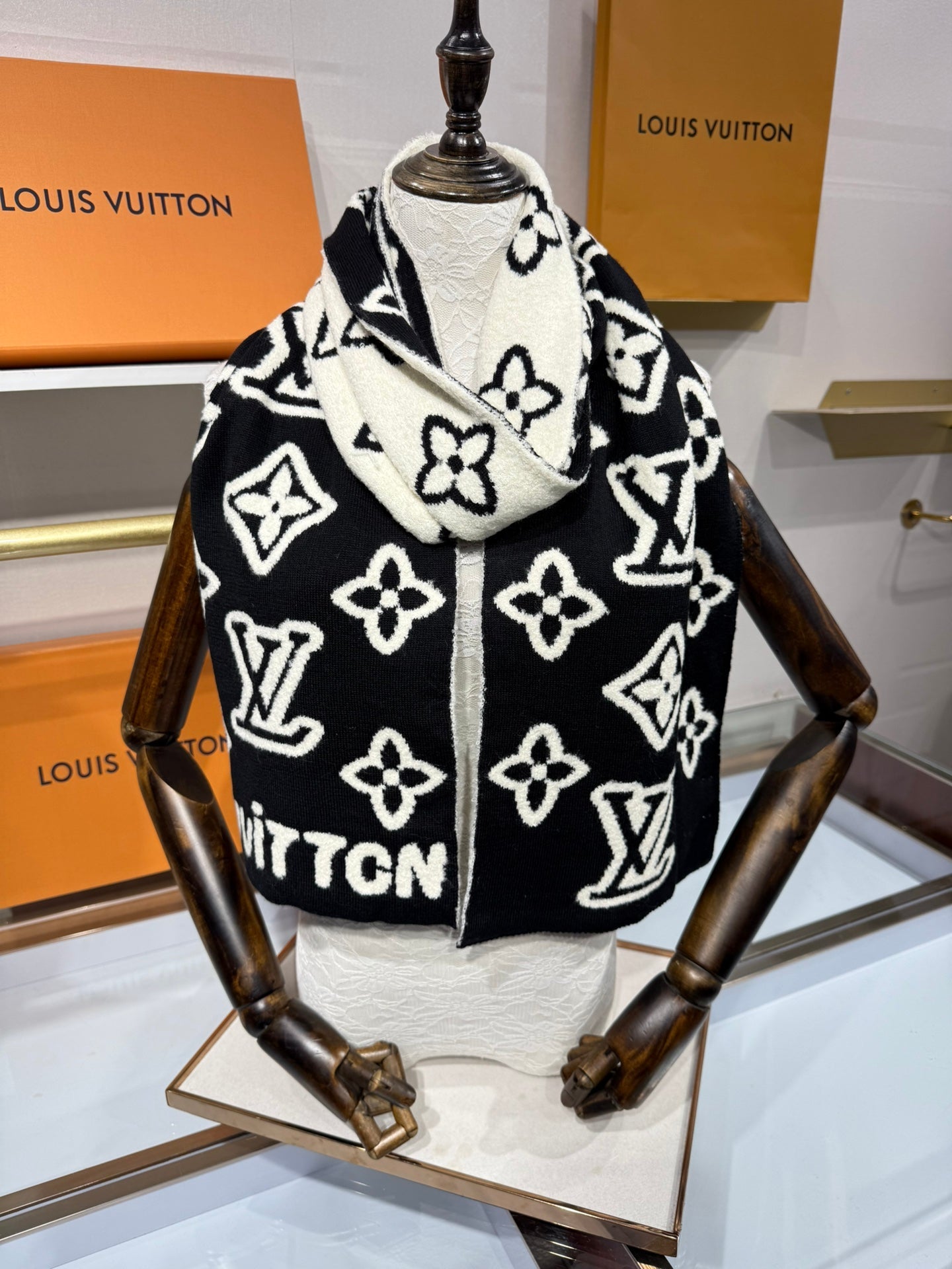 LV Monogram Scarf 180cm Black White Fleece 969391