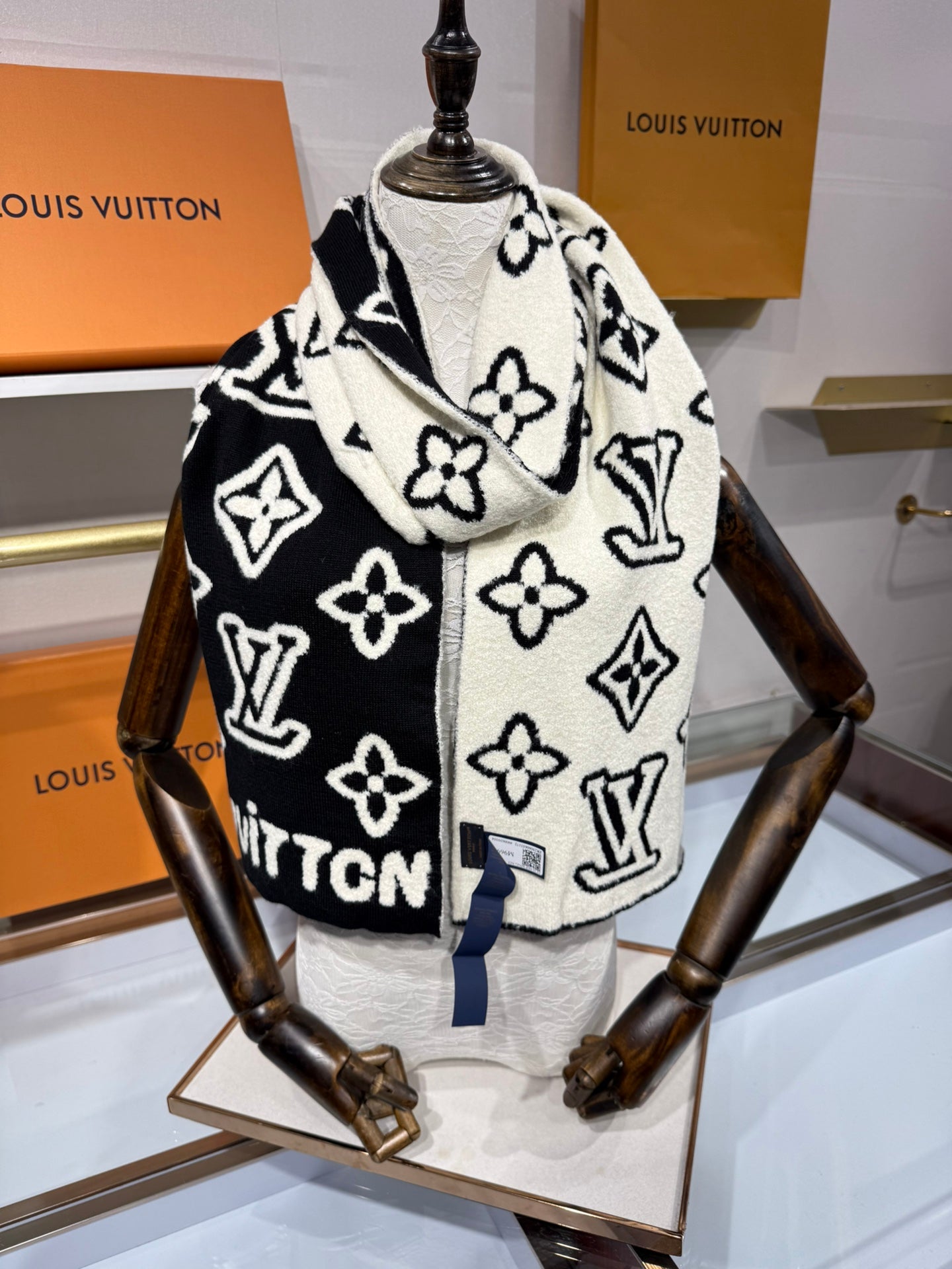 LV Monogram Scarf 180cm Black White Fleece 969391