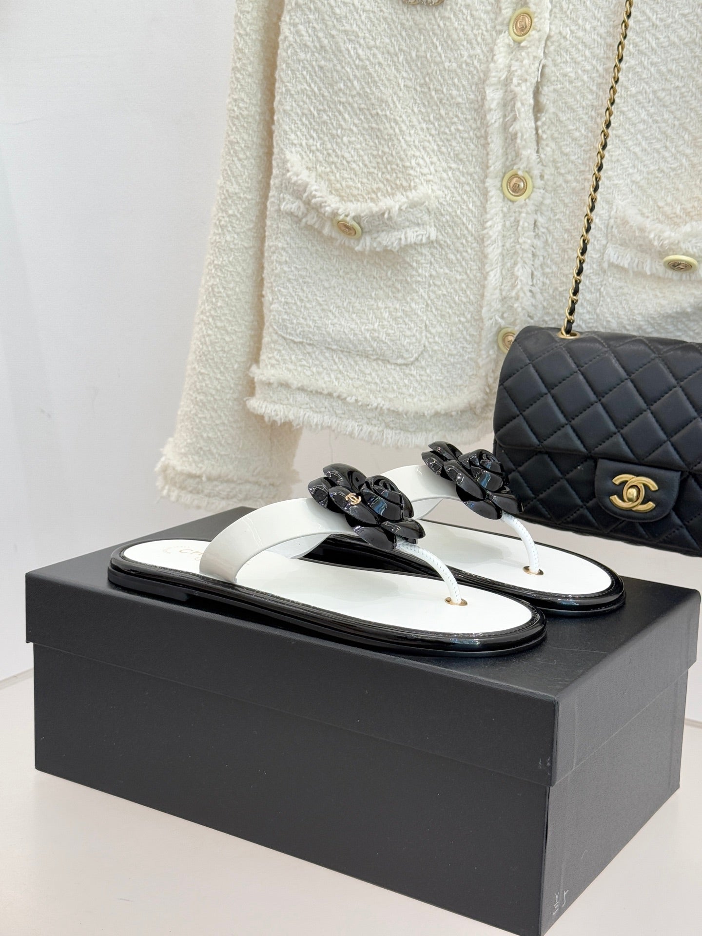 CC 26 Camellia Thong Sandal White mix Black Sheepskin 609997