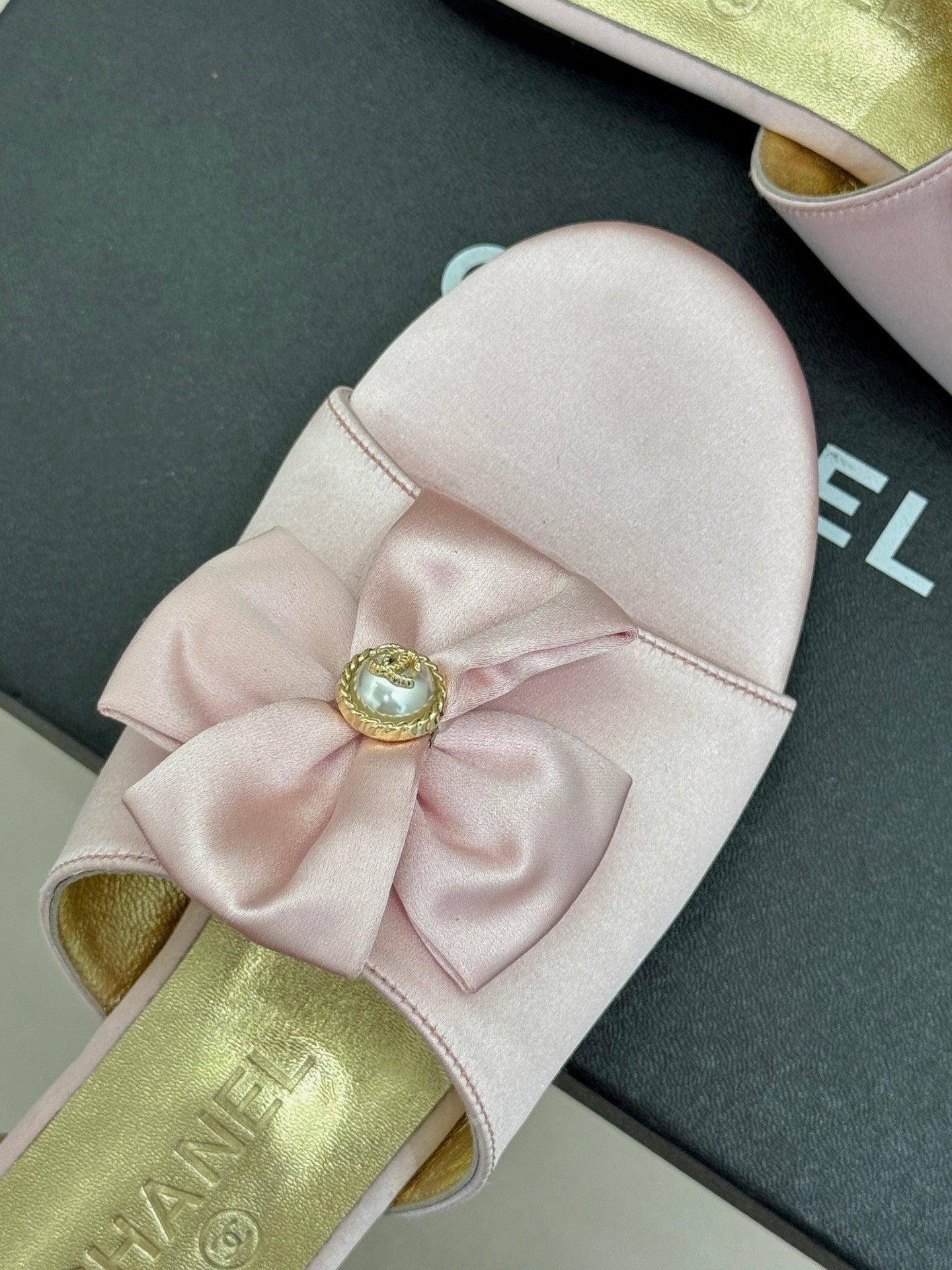 CC 26 Bow Flat Sandal Pink Gold Satin Sheepskin 609801