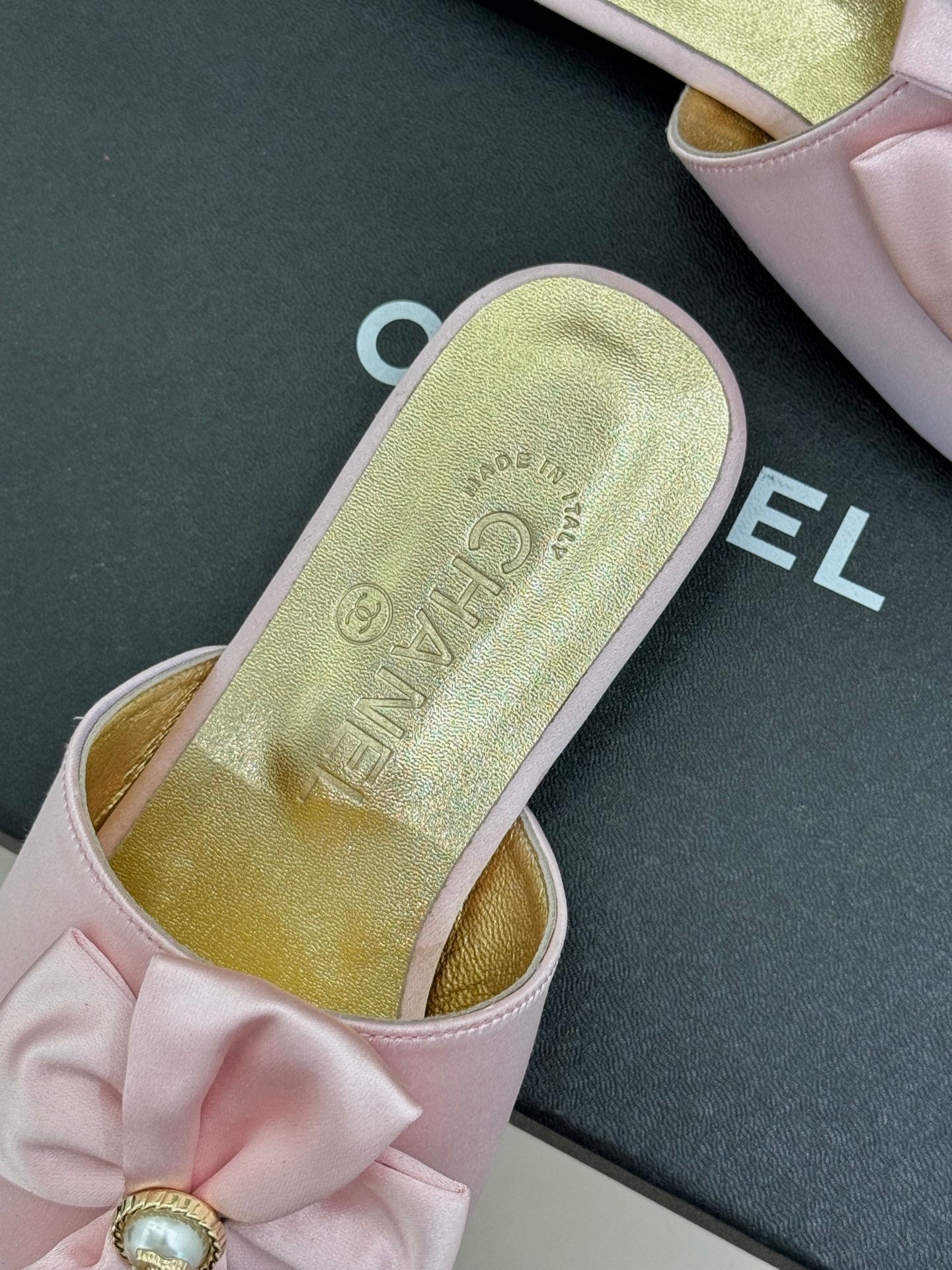 CC 26 Bow Flat Sandal Pink Gold Satin Sheepskin 609801