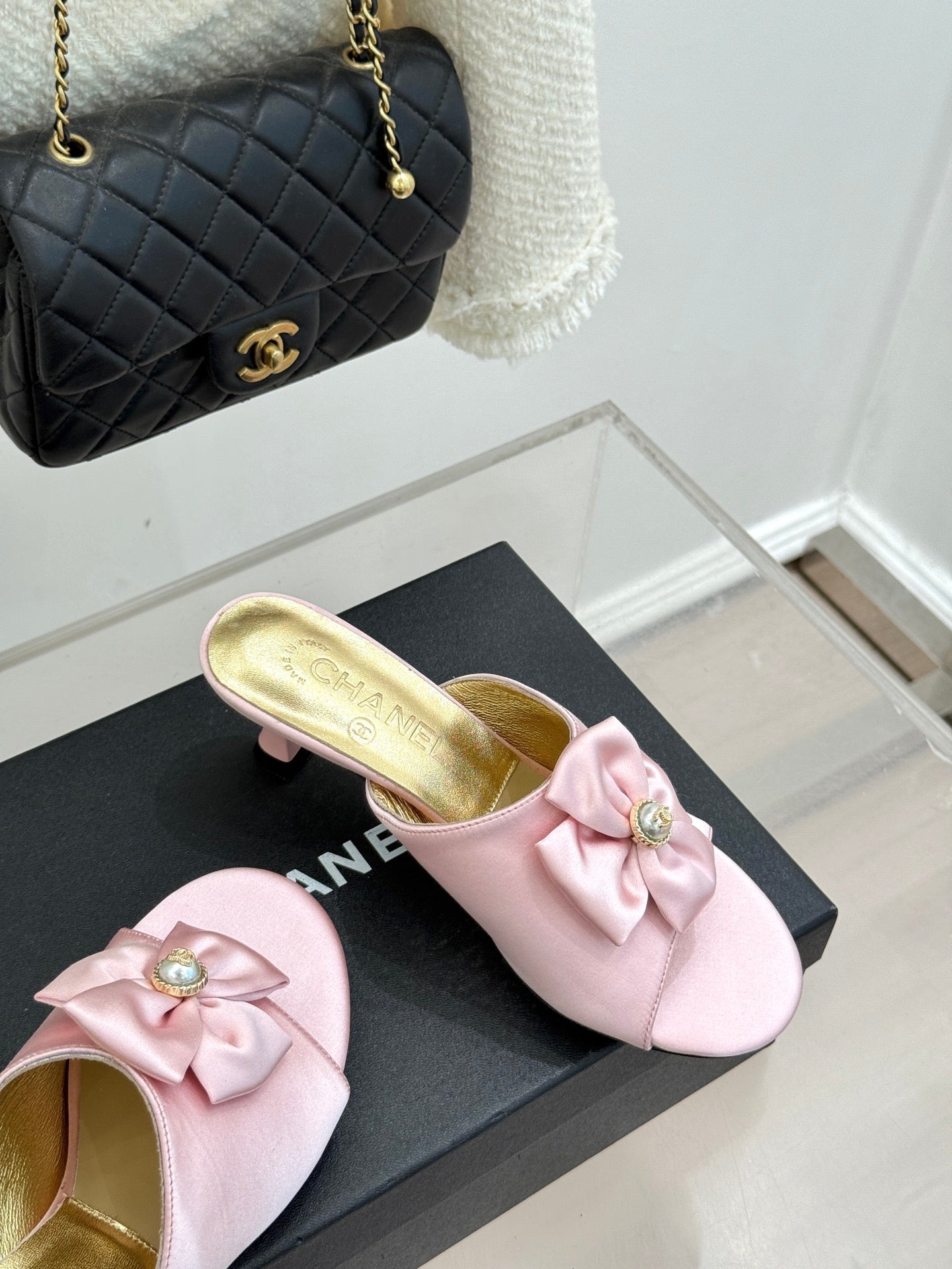 CC 26 Bow Sandal 55mm Pink Gold Satin Sheepskin 609804