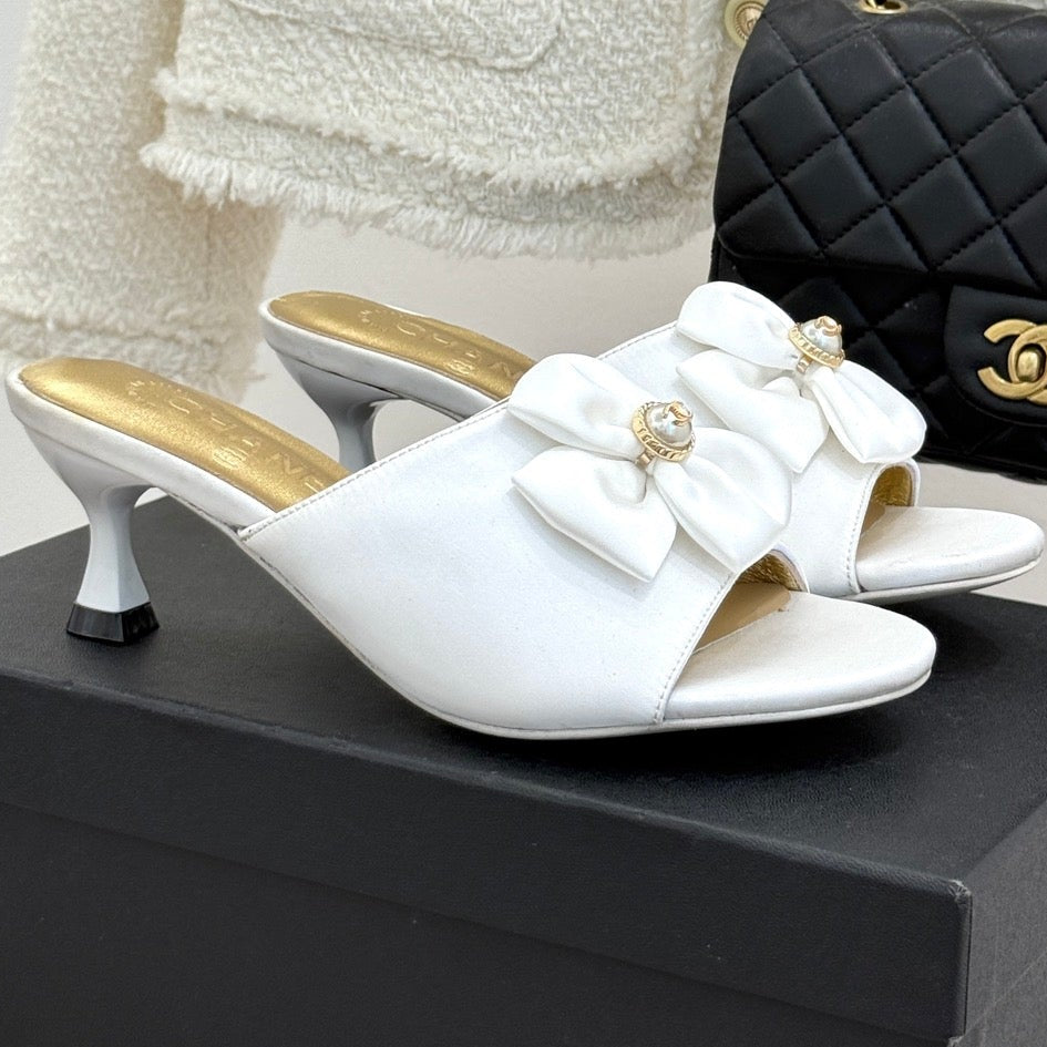 CC 26 Bow Sandal 55mm White Gold Satin Sheepskin 609805