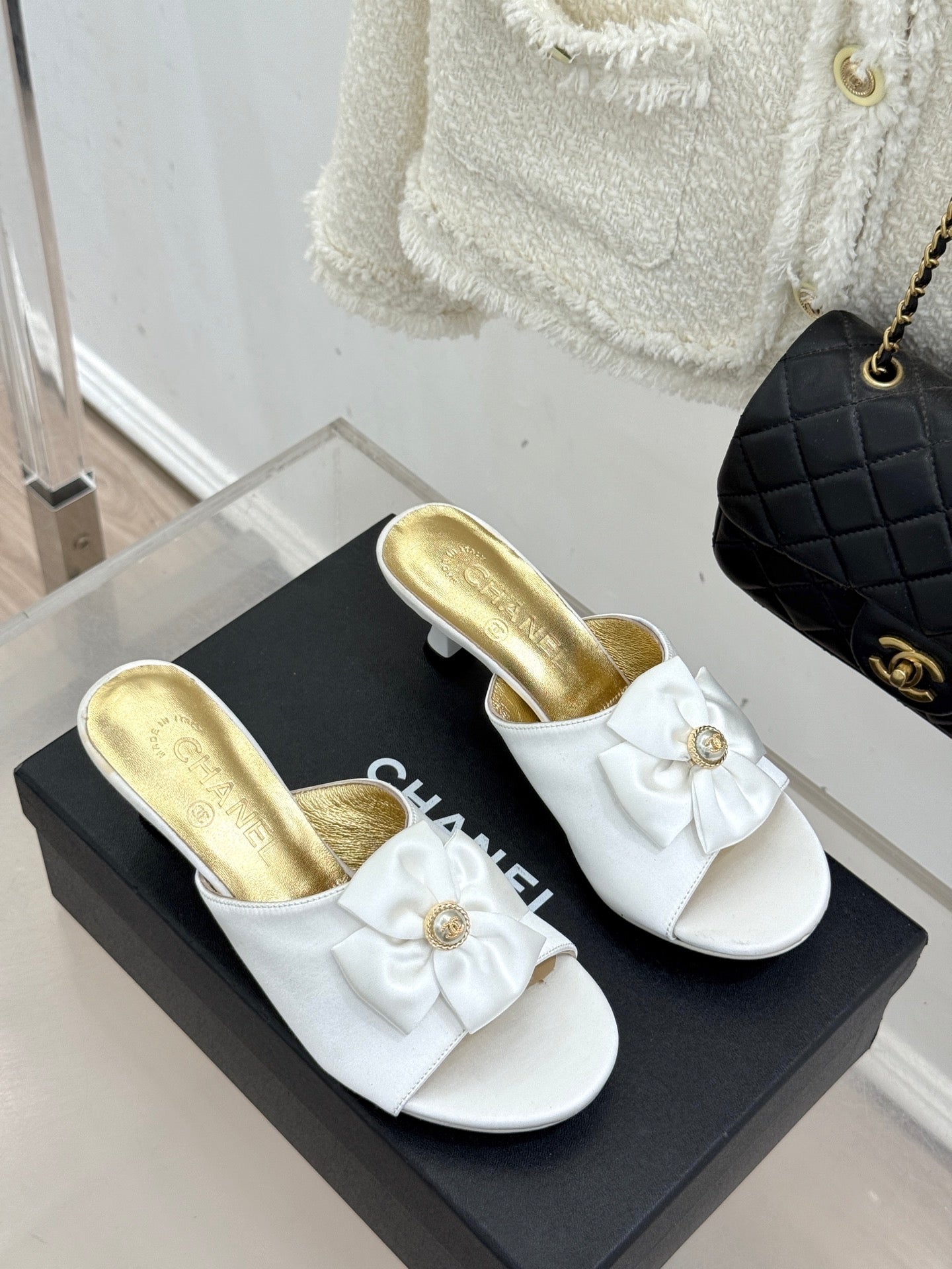 CC 26 Bow Sandal 55mm White Gold Satin Sheepskin 609805