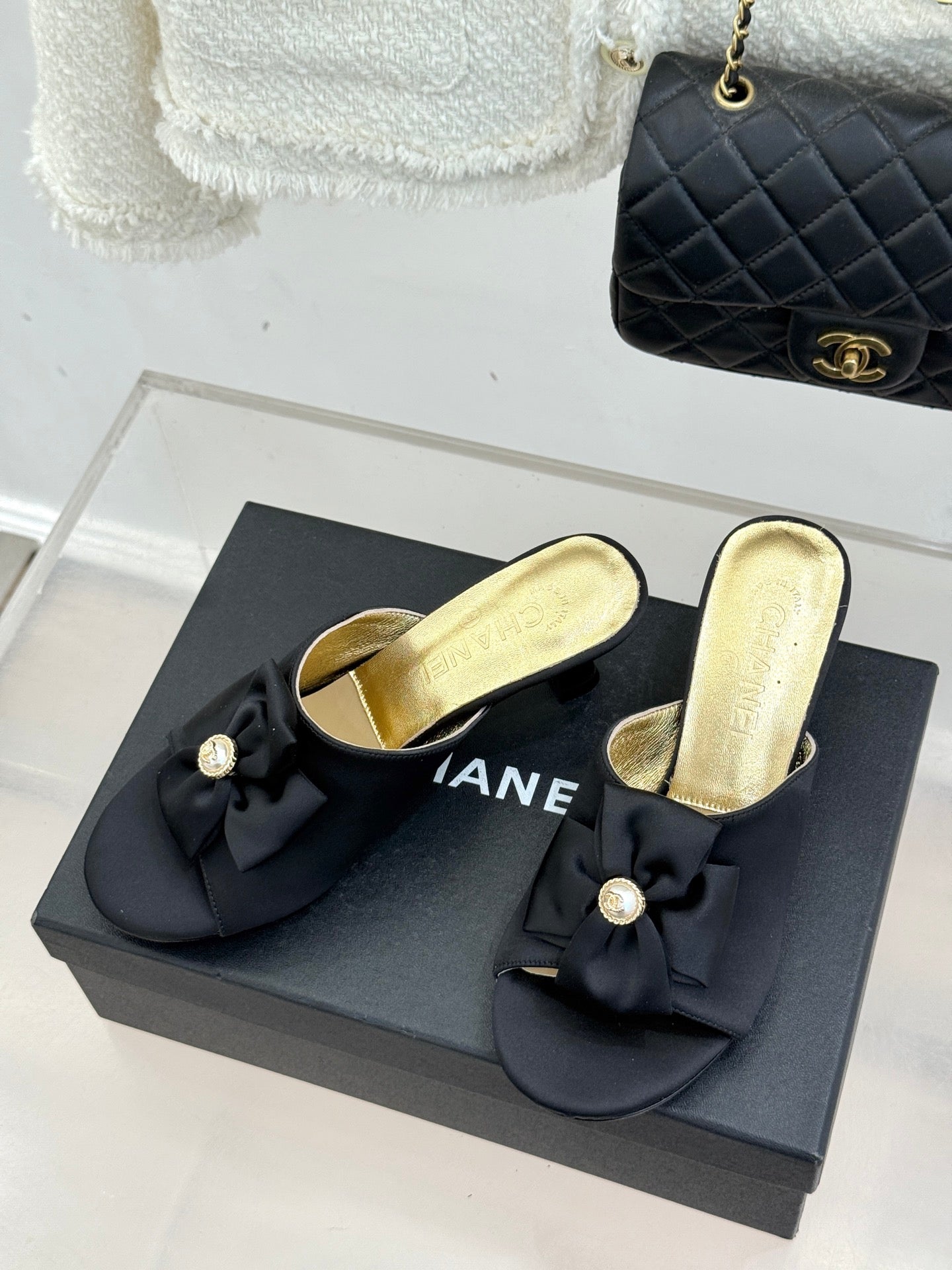 CC 26 Bow Sandal 55mm Black Gold Satin Sheepskin 609806