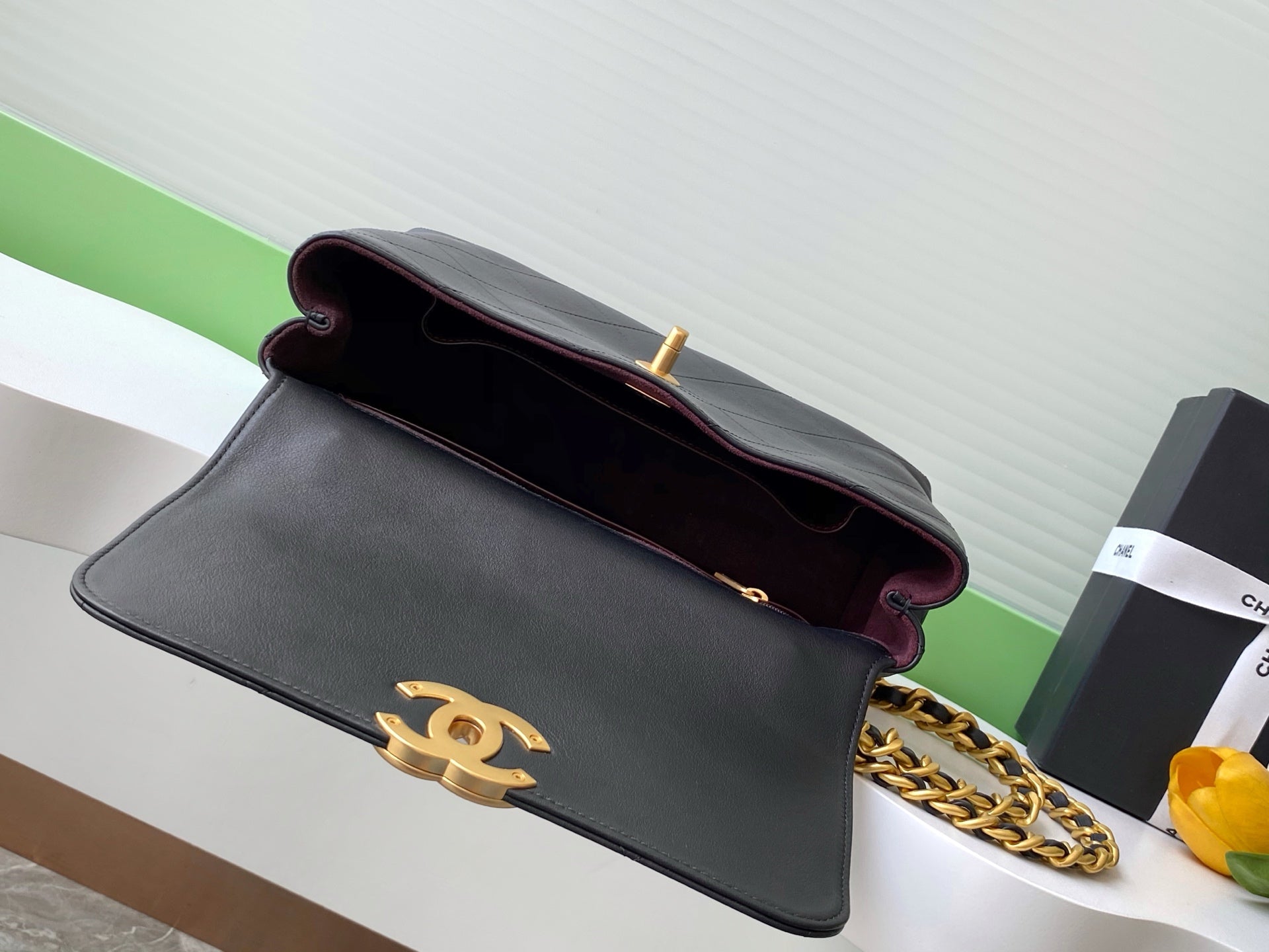 cc 25S Vintage Flap Bag 28cm Top Handle Black Calfskin