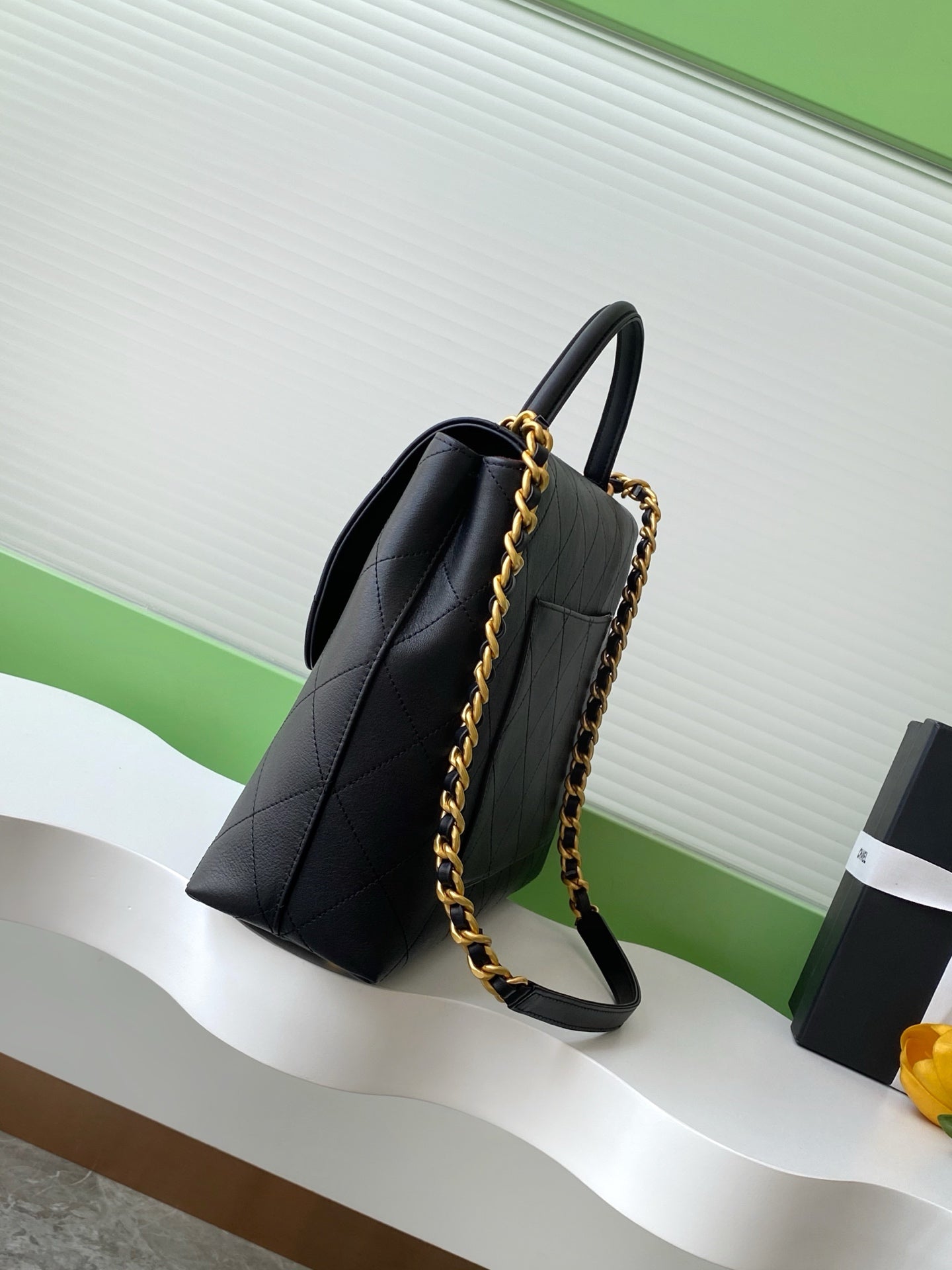 cc 25S Vintage Flap Bag 33cm Top Handle Black Calfskin