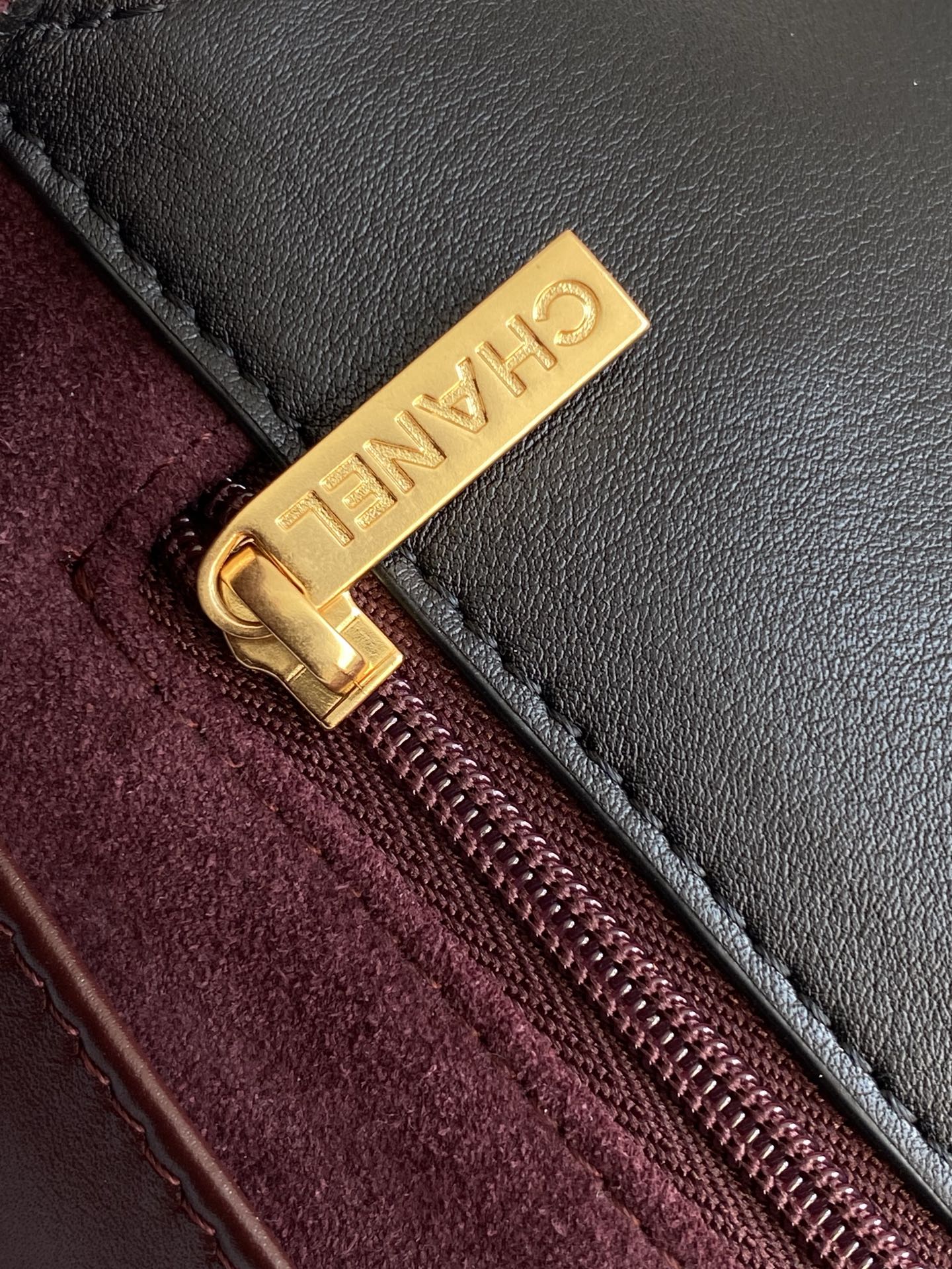 cc 25S Vintage Flap Bag 33cm Top Handle Black Calfskin