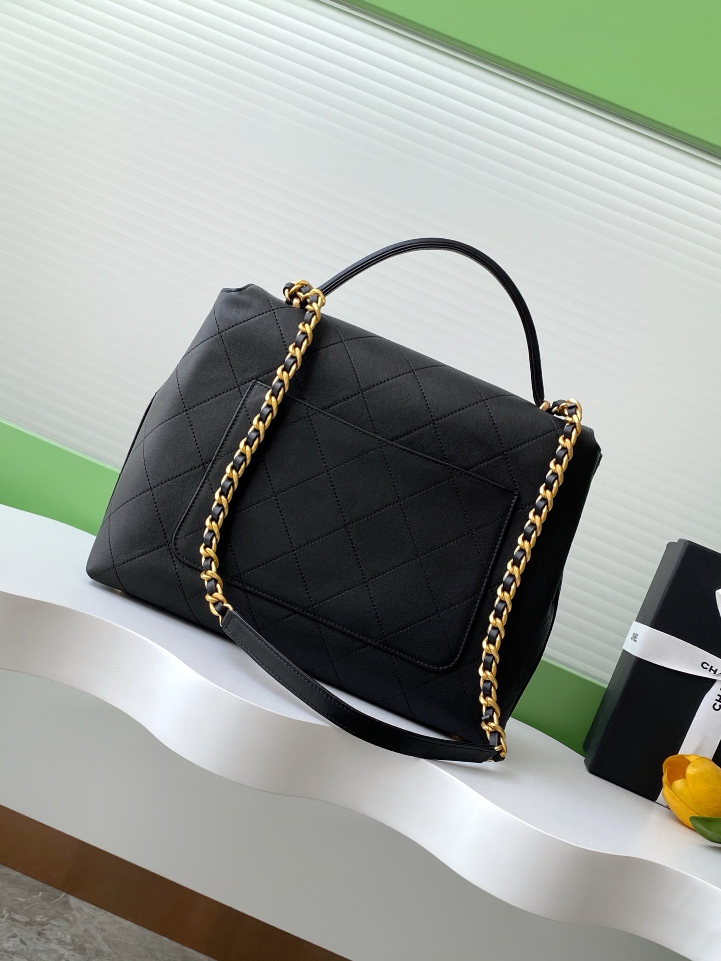 cc 25S Vintage Flap Bag 33cm Top Handle Black Calfskin