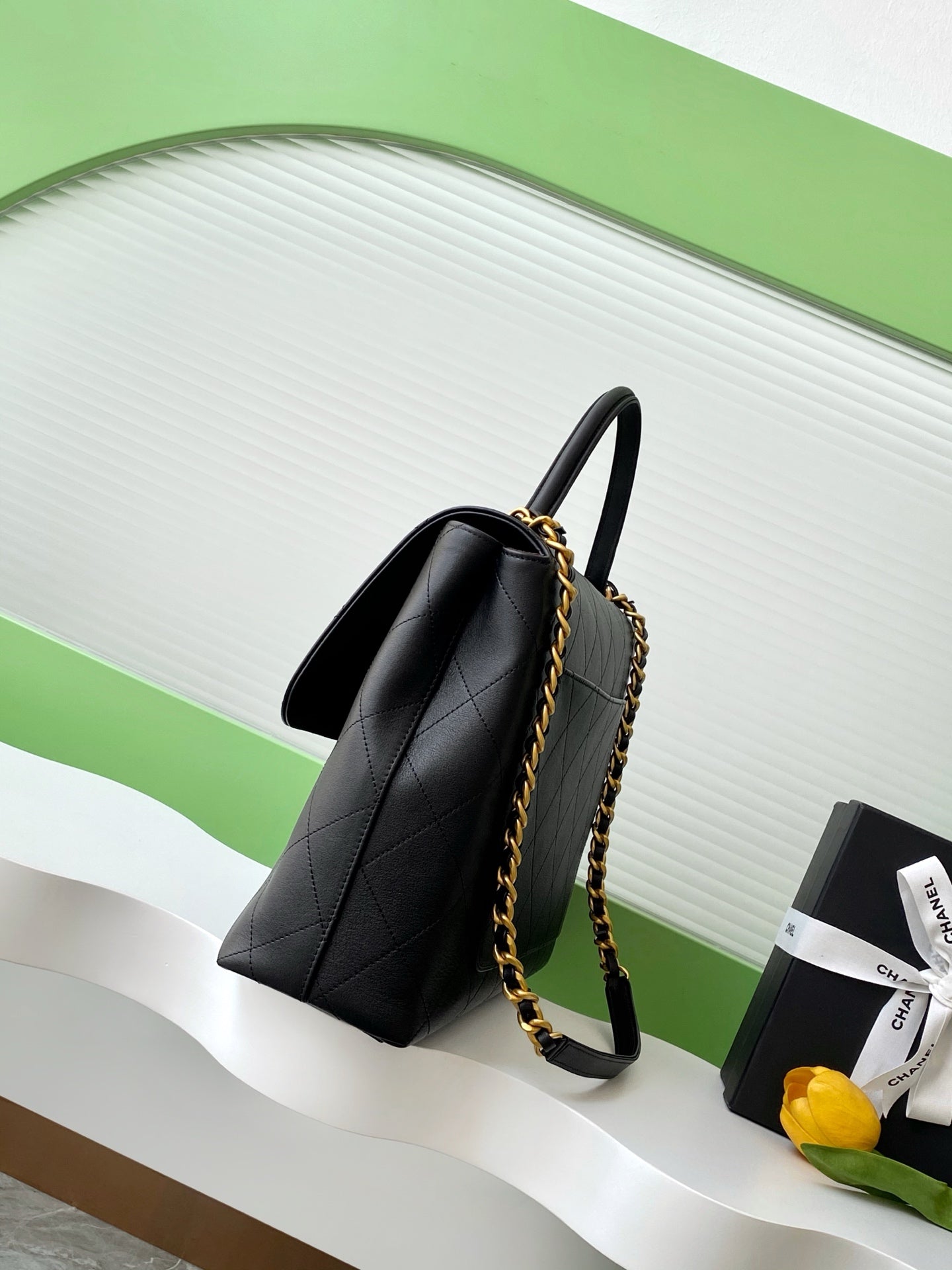 cc 25S Vintage Flap Bag 37cm Top Handle Black Calfskin