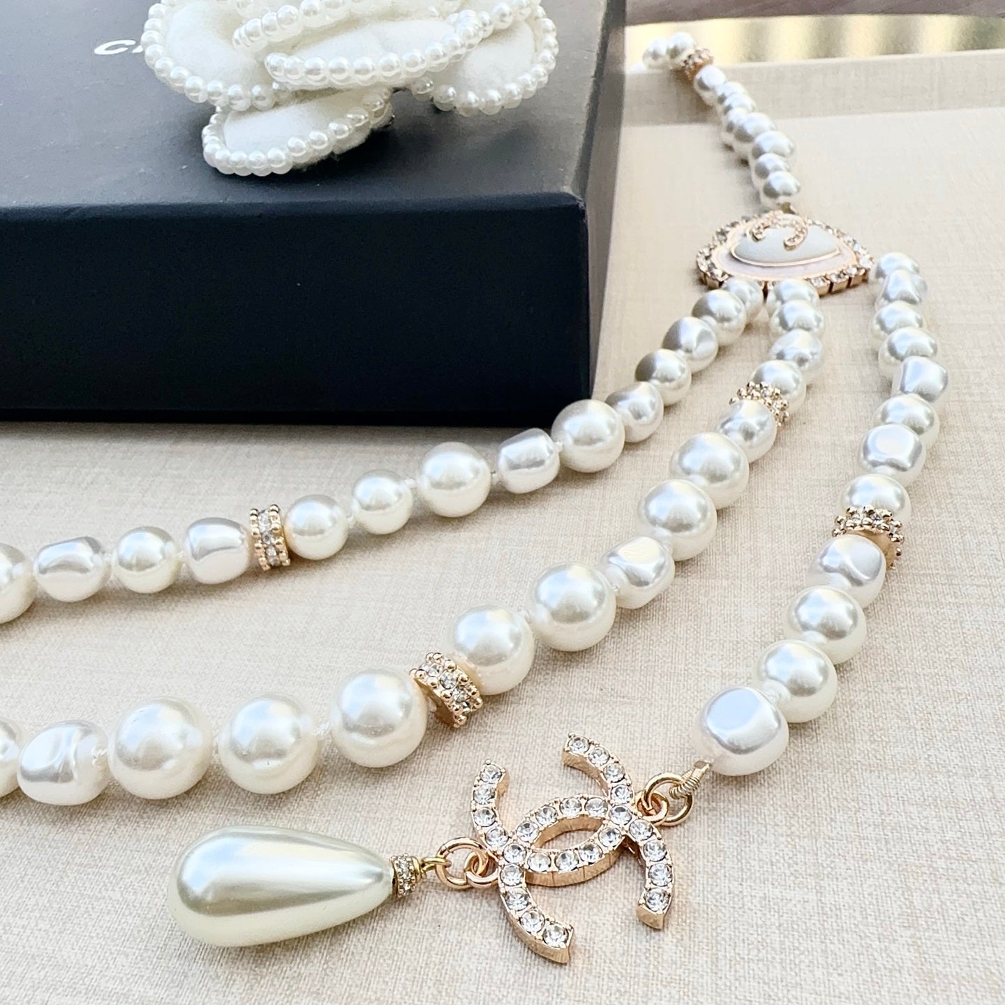 Chanel 2026 Pearl Crystal Resin CC Heart Belt
