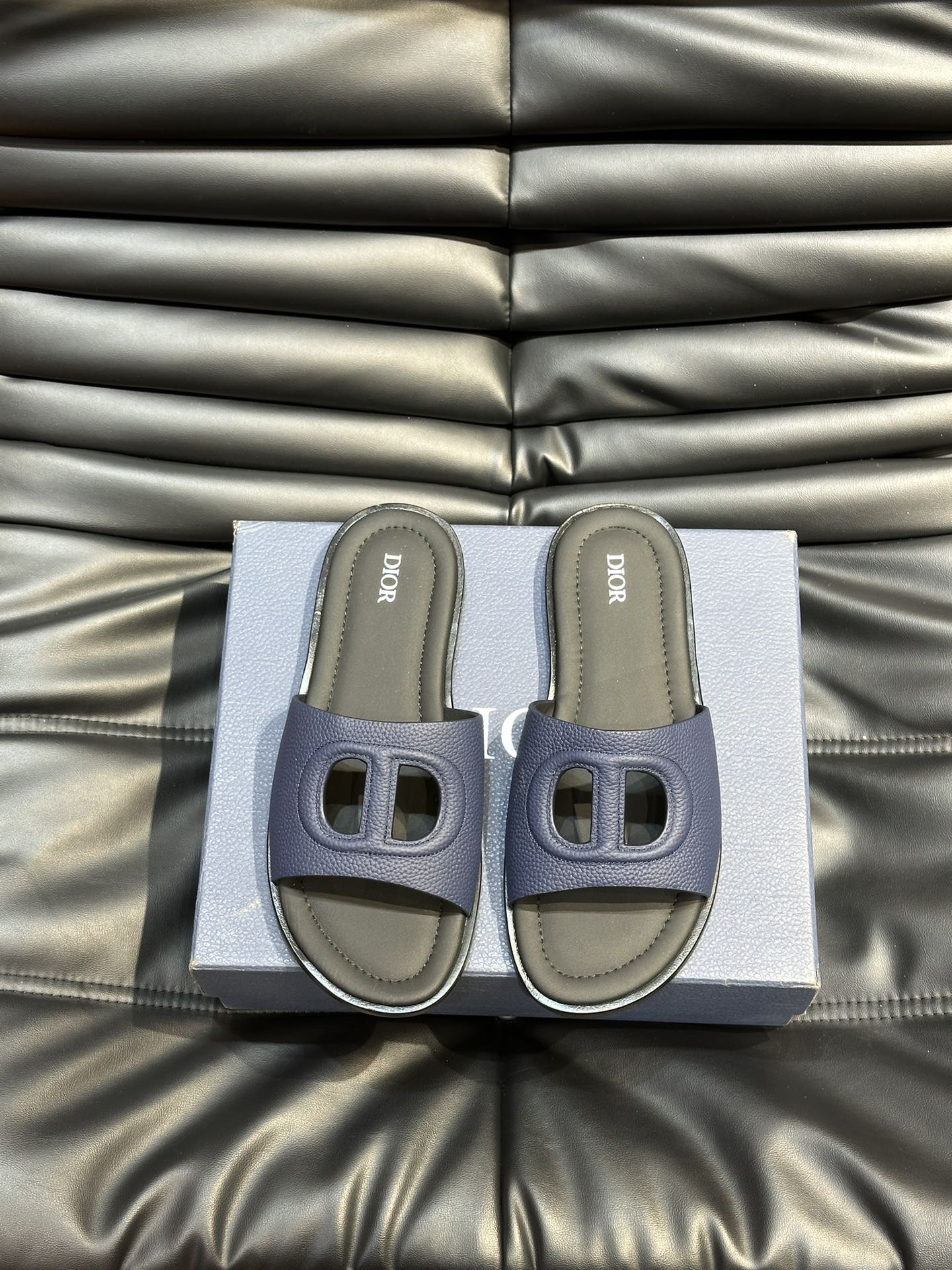 CD D-CLUB SLIDE SLIPPER NAVY GRAINED CALFSKIN