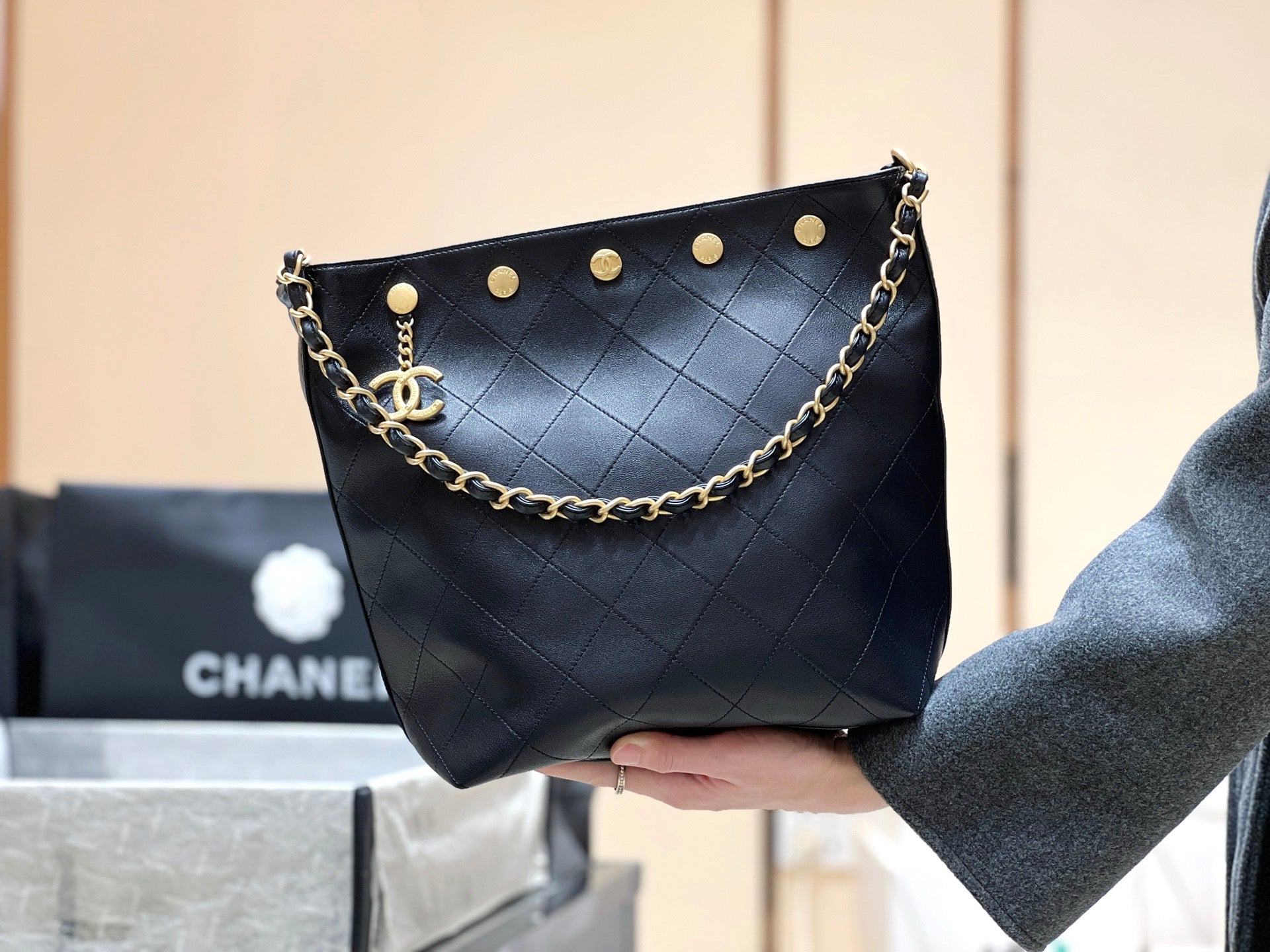 CC 2025 Bag 31cm Black Lambskin With Gold Chain 346392