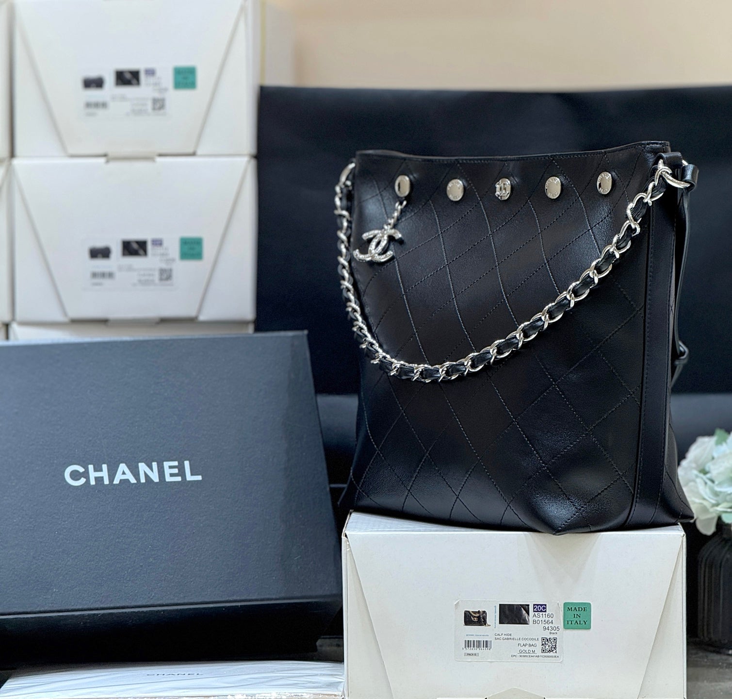 CC 2025 Bag 31cm Black Lambskin With Silver Chain 346394