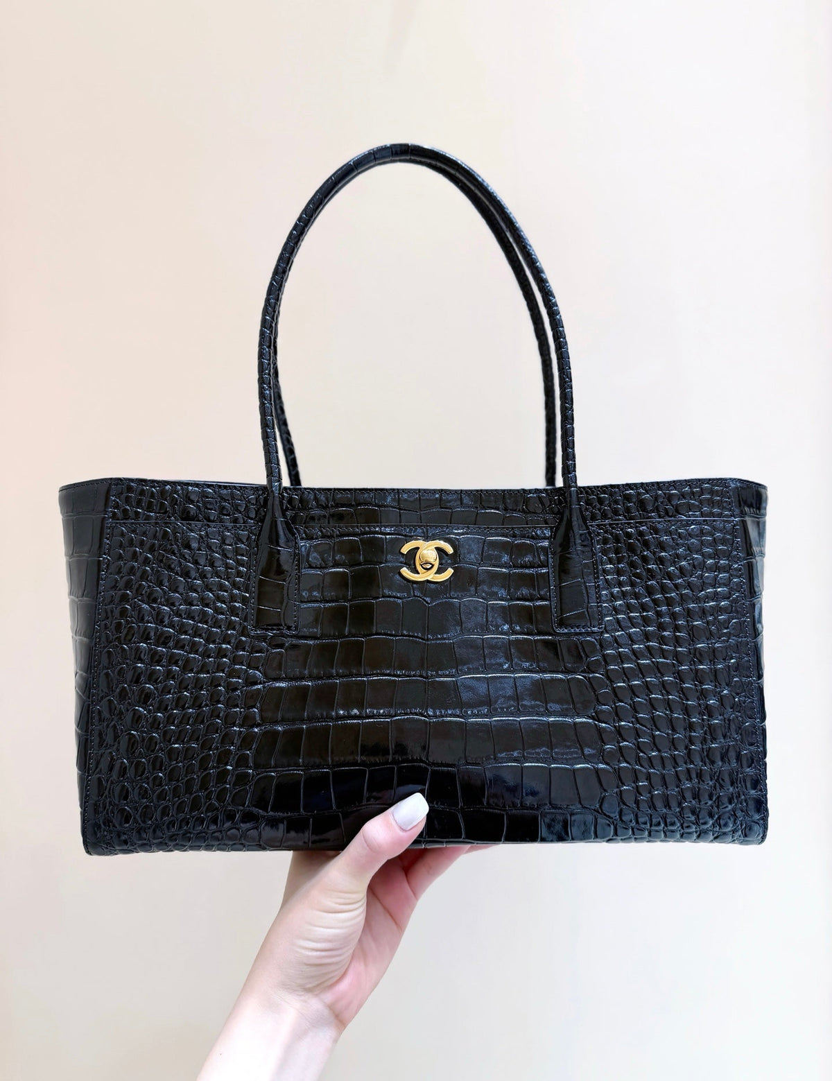 Chanel 25 Crocodile-embossed 40cm Bag Black Cowhide 322959
