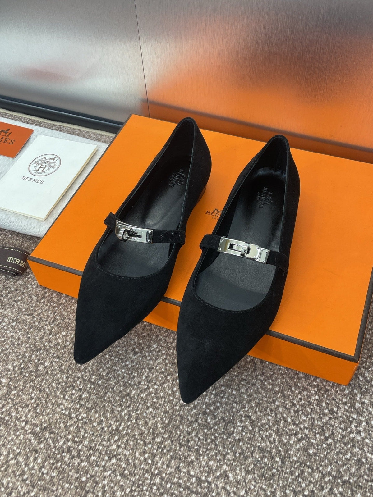 HM 25C Kelly Ballet Flat Noir Suede 208270
