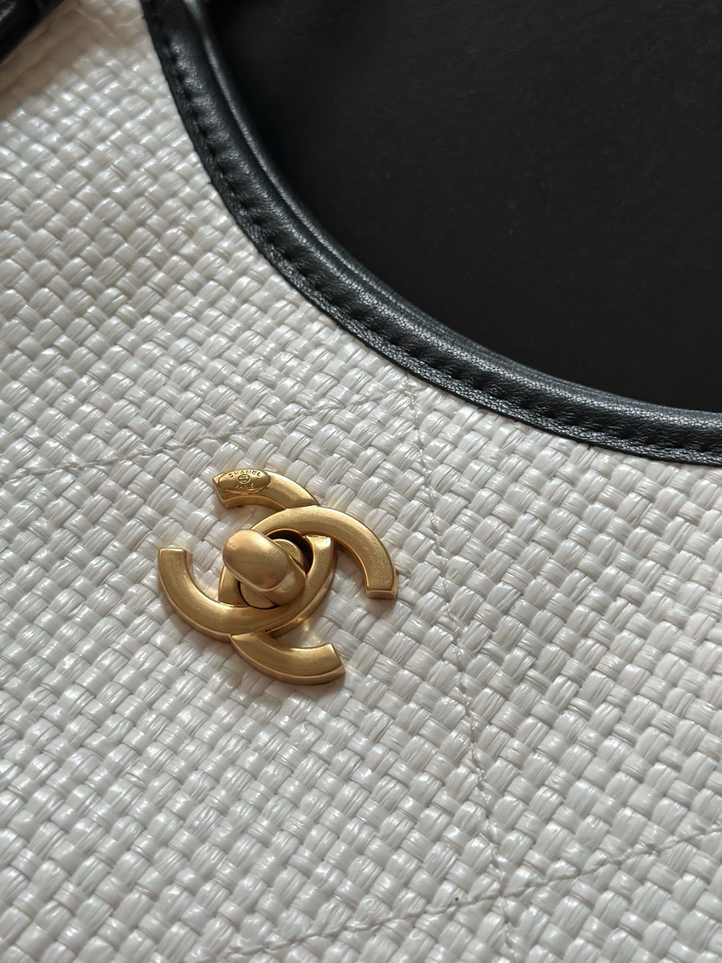 Chanel 2025 Maxi Hobo Bag 31cm White Straw Leather 320856