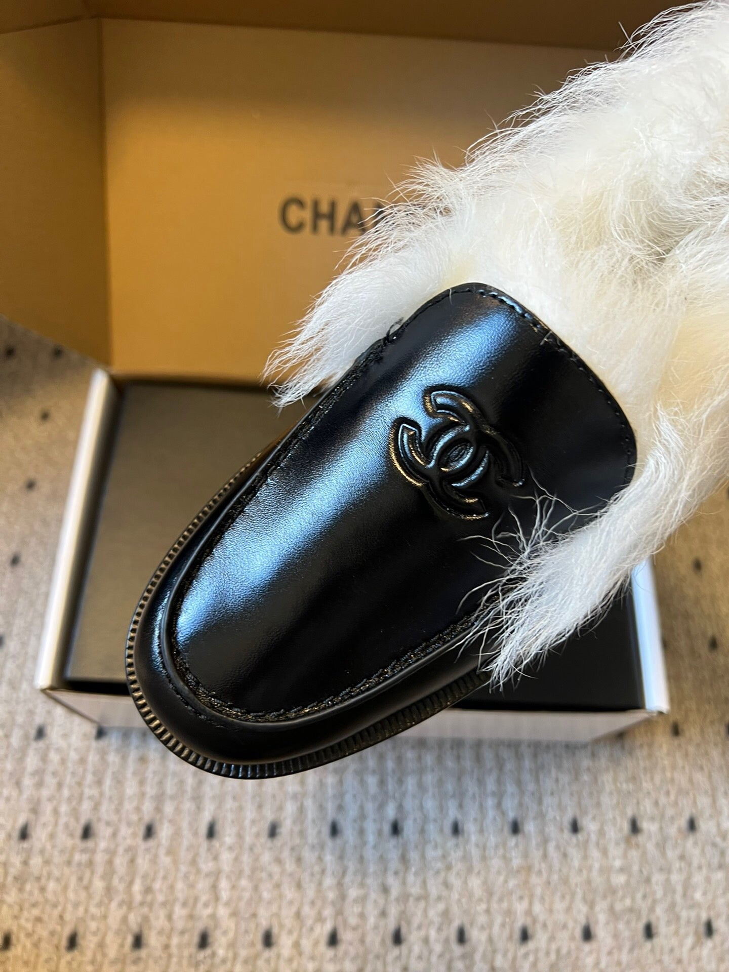 CC 26 Furry Loafer Black mix White Shiny Sheepskin And Shearling Fleece 592924