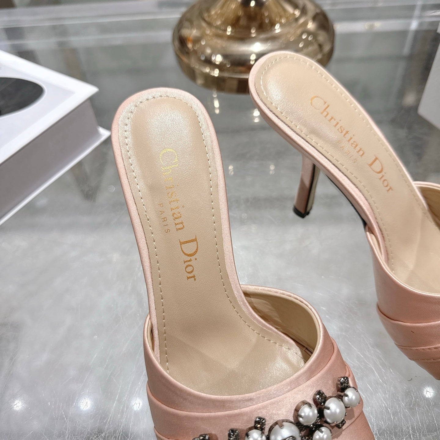 CC 26 High-Heeled Mules 85mm Pearl Light Pink Leather 592248