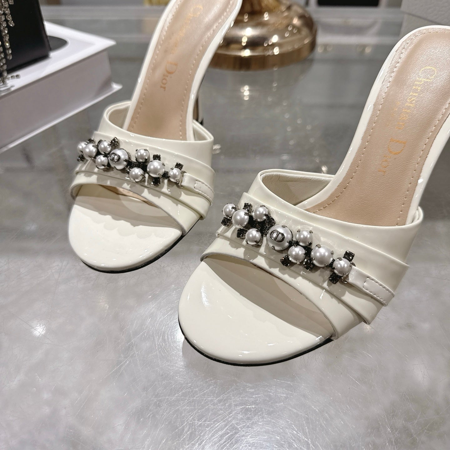 CD 26 High-Heeled Mules 85mm Pearl Ivory Patent Leather 592252