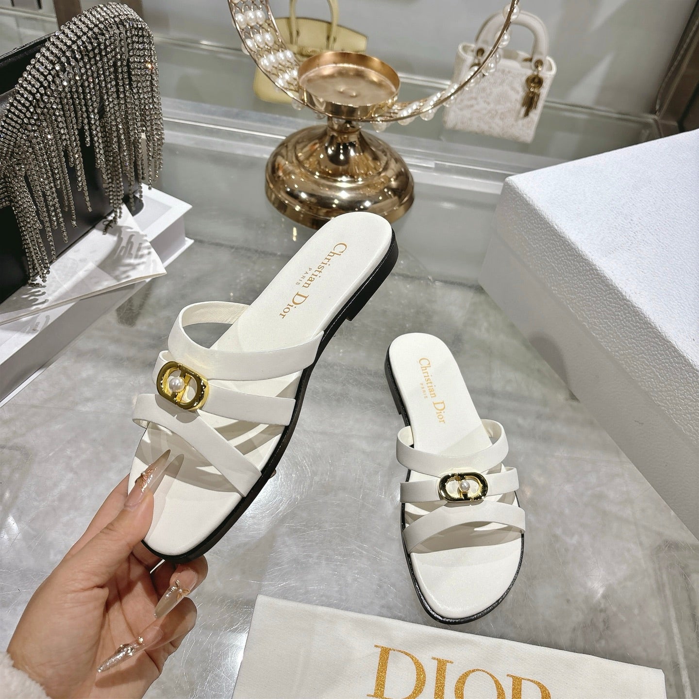 CD 26 Flat Sandals White Leather 592260