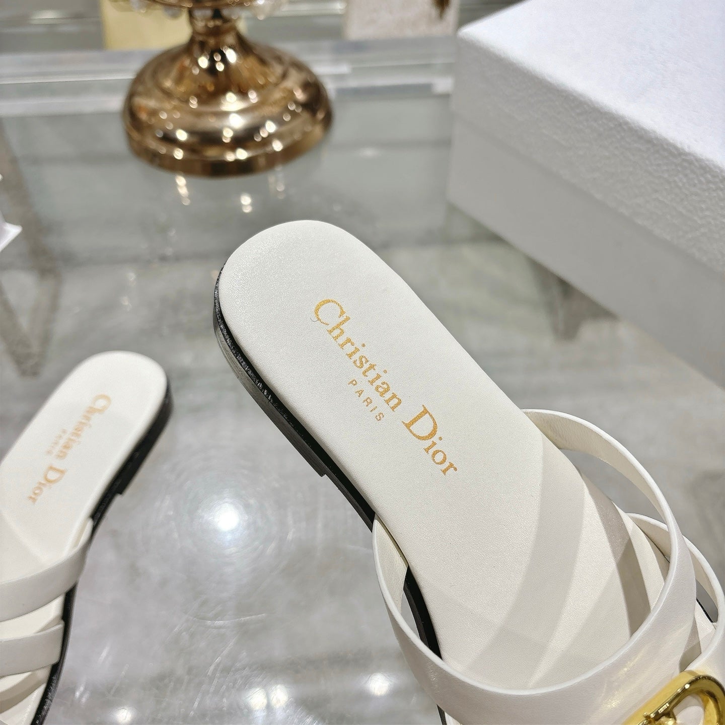 CD 26 Flat Sandals White Leather 592260