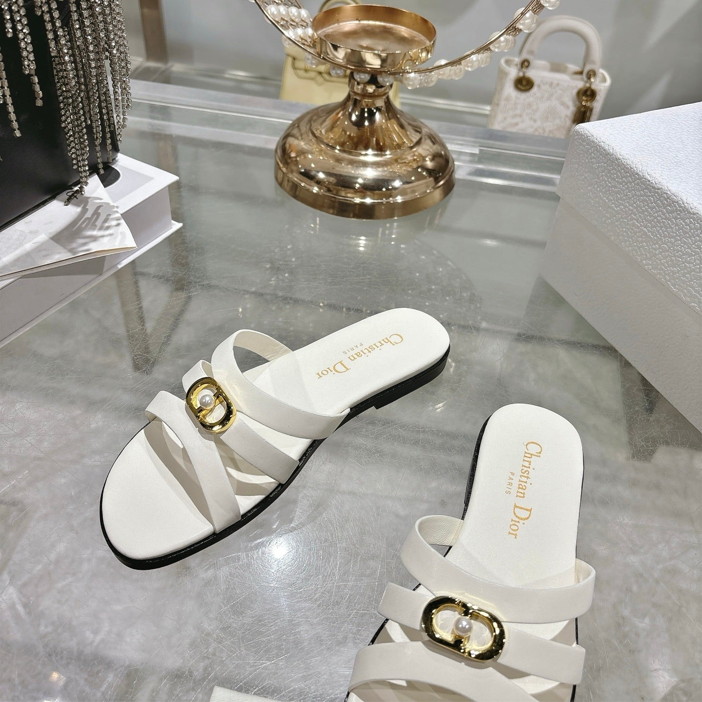 CD 26 Flat Sandals White Leather 592260