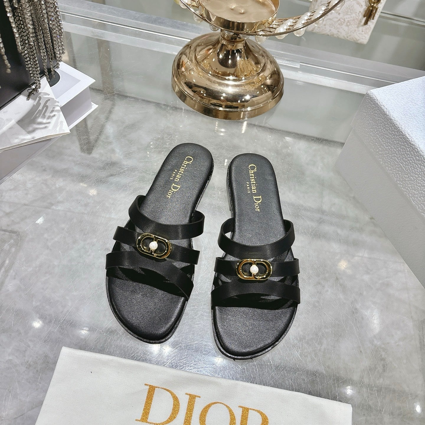 CD 26 Flat Sandals Black Leather 592262
