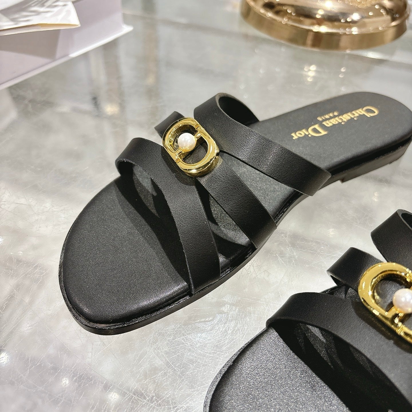 CD 26 Flat Sandals Black Leather 592262