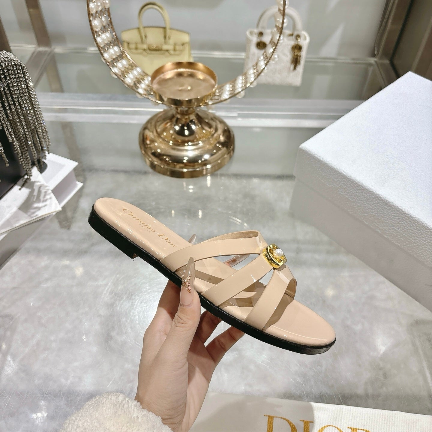 CD 26 Flat Sandals Beige Patent Leather 592263