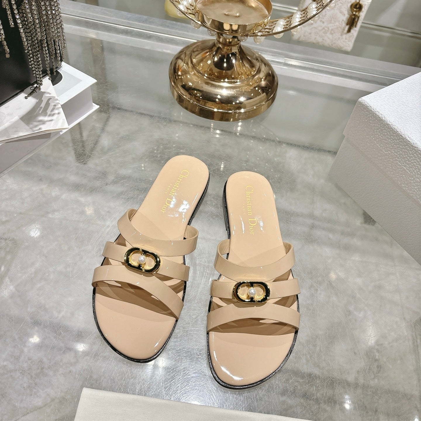 CD 26 Flat Sandals Beige Patent Leather 592263