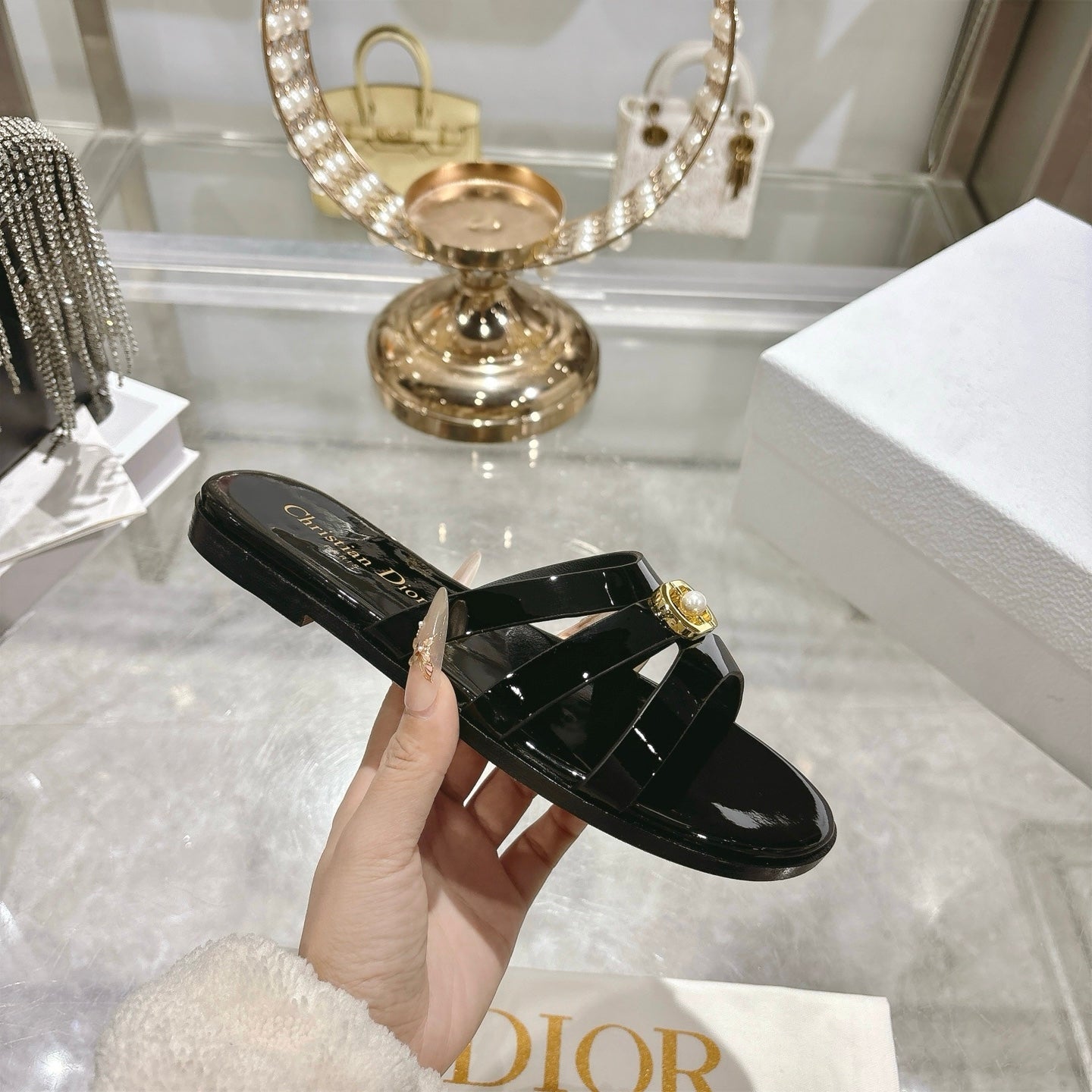 CD 26 Flat Sandals Black Patent Leather 592264