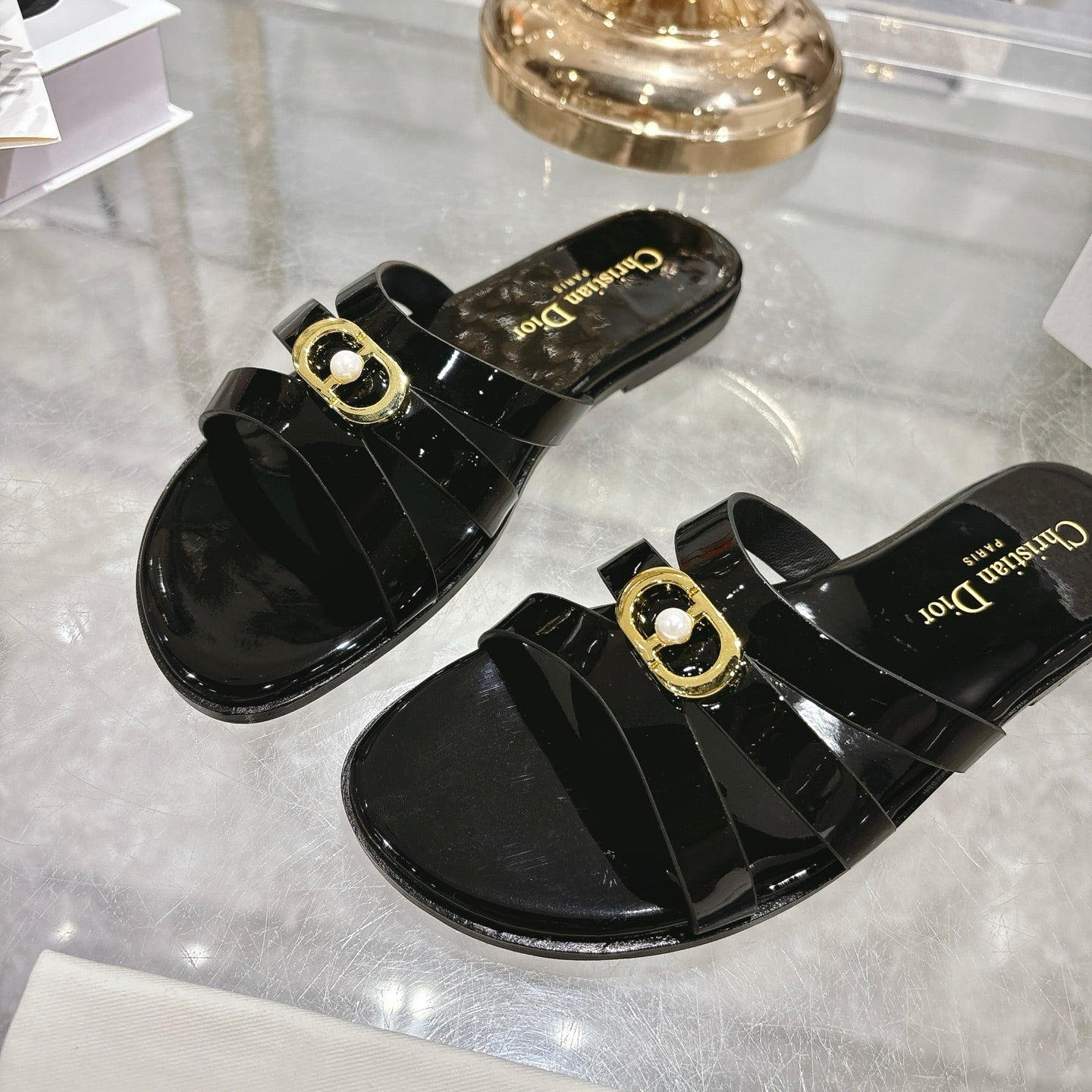CD 26 Flat Sandals Black Patent Leather 592264