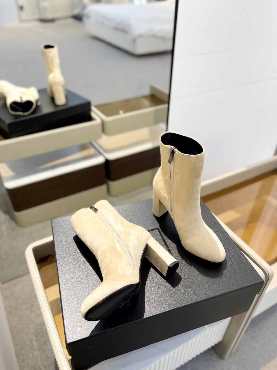 SL HONORÃ‰ BOOTIES FLAX SUEDE