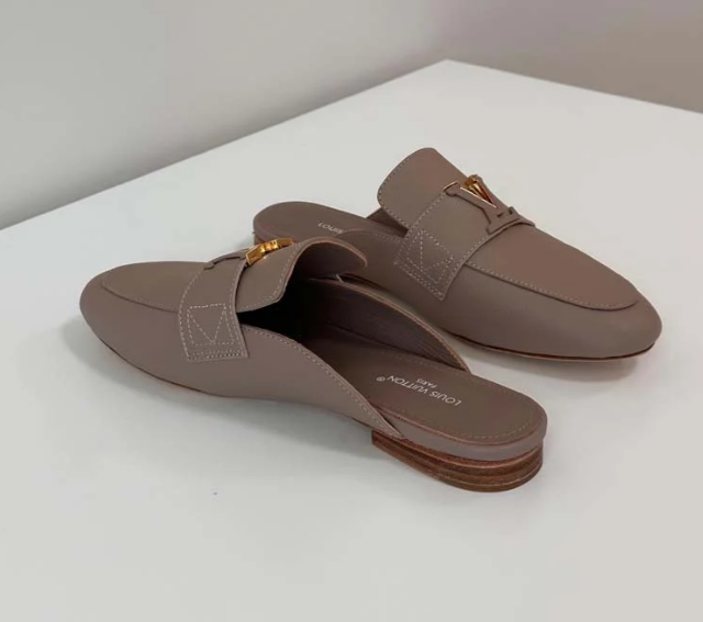 LV 25C LV Capri Open Back Loafer Cream Wrinkled Cowhide 219927